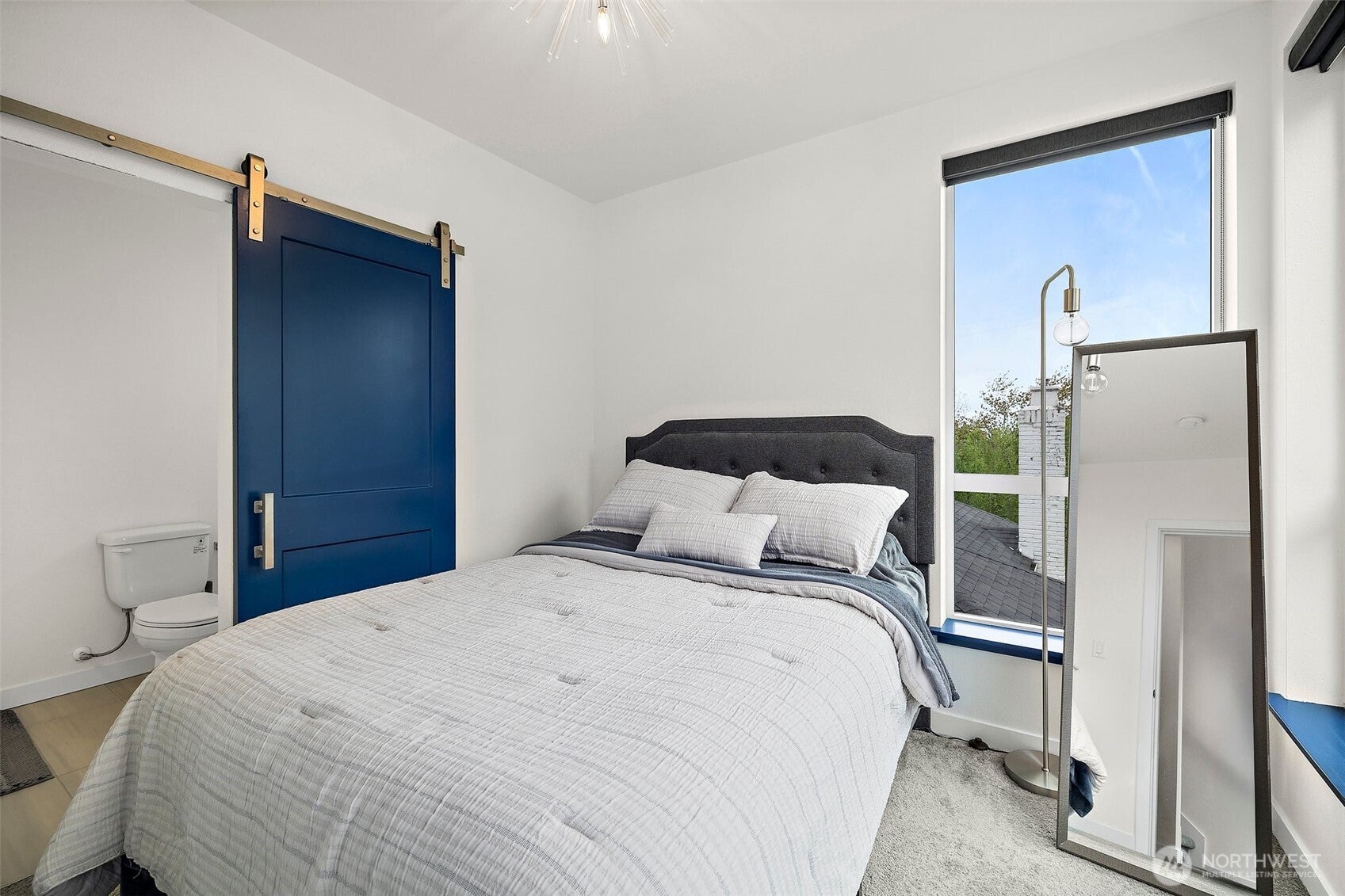 Seattle, Washington, 98102, United States, 2 Bedrooms Bedrooms, ,1 BathroomBathrooms,Residential,For Sale,1980377