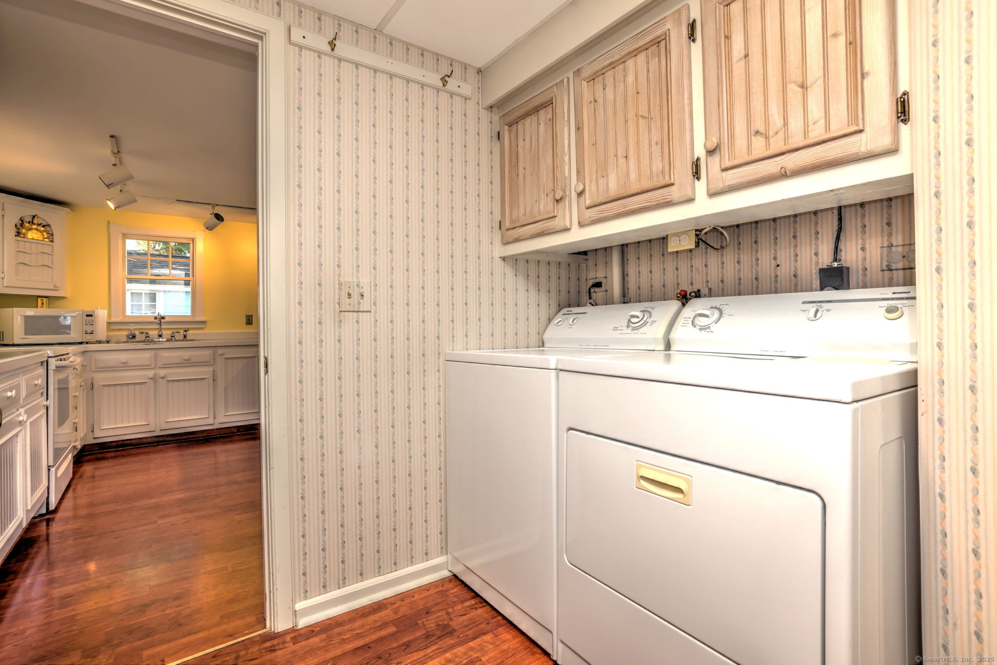 Milford, Connecticut, 06460, United States, 2 Bedrooms Bedrooms, ,2 BathroomsBathrooms,Residential,For Sale,1987873