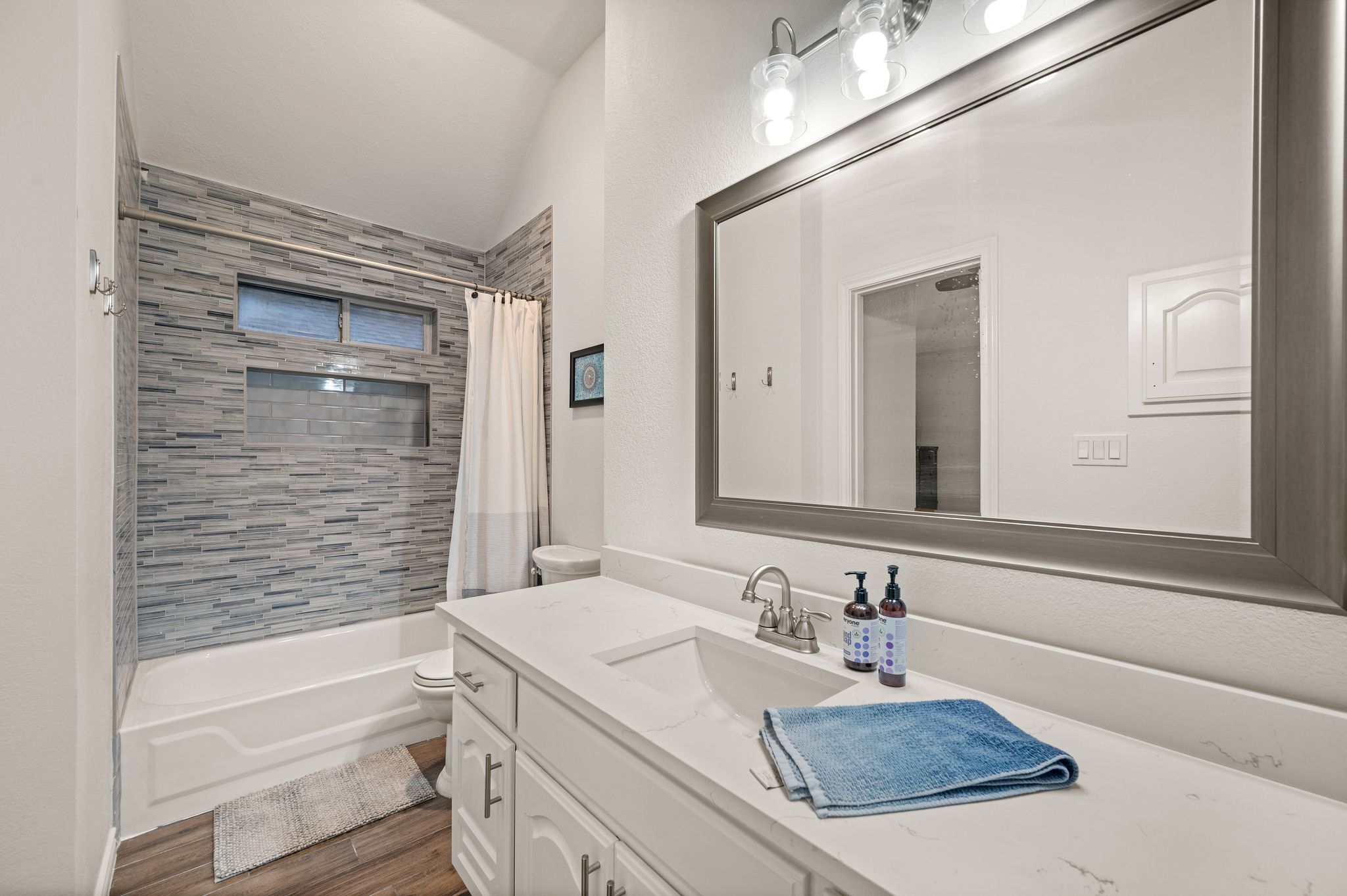  2605 Briargrove Drive, Hurst, TX, 76054 - 物件實景
