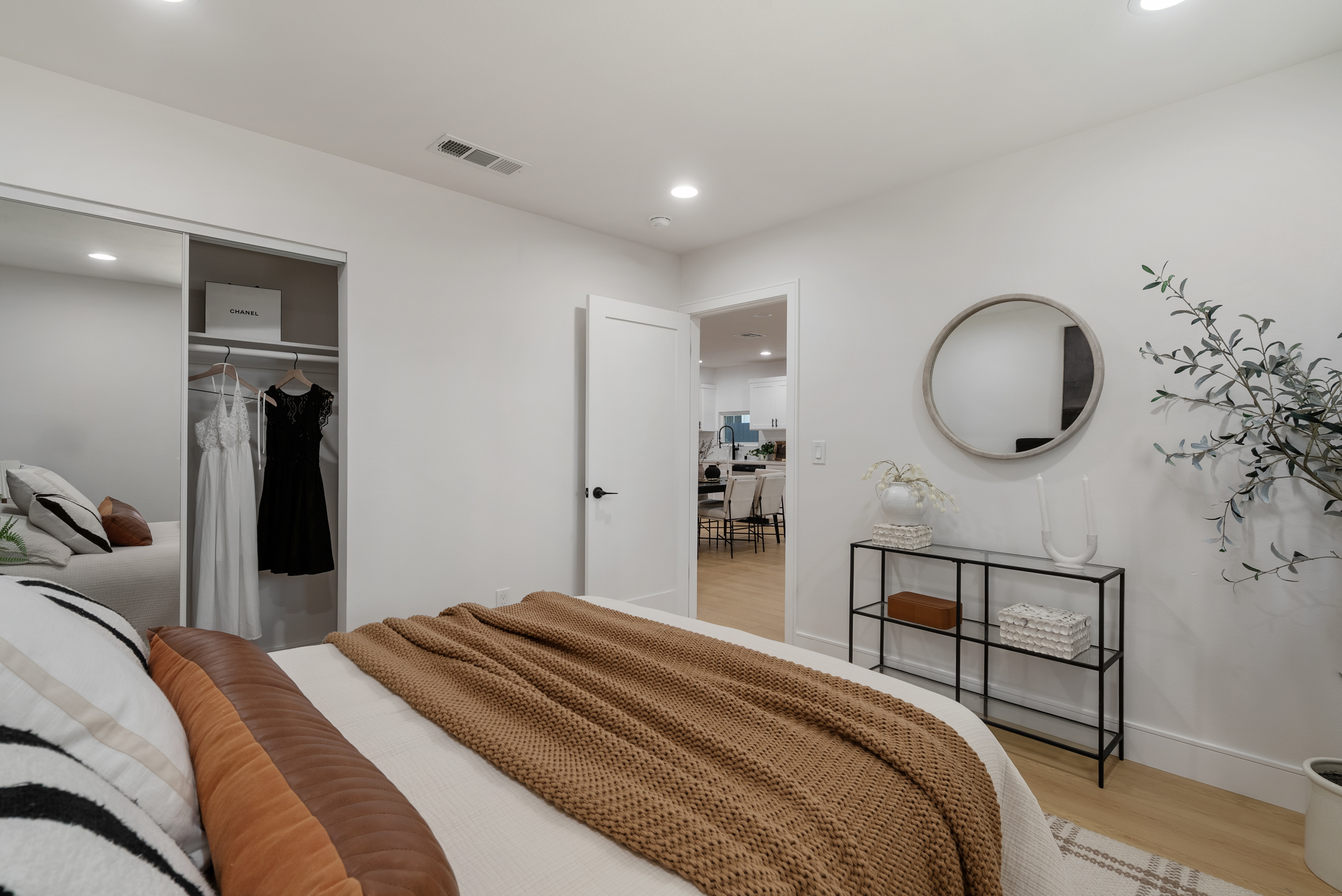  2706  S Cochran Ave - 物件實景