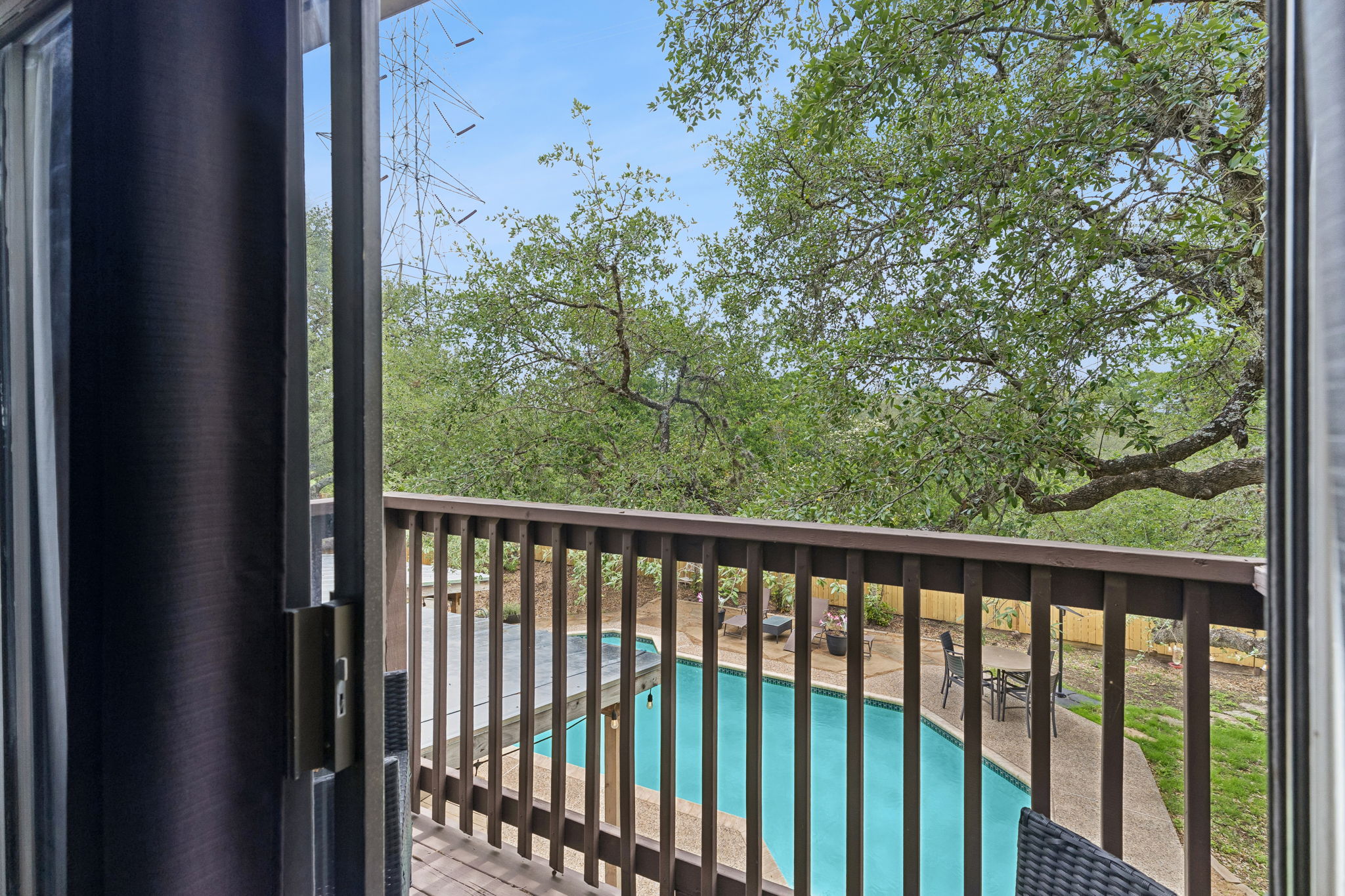  Oak-Canopied Retreat with Pool and Media Room - 物件實景