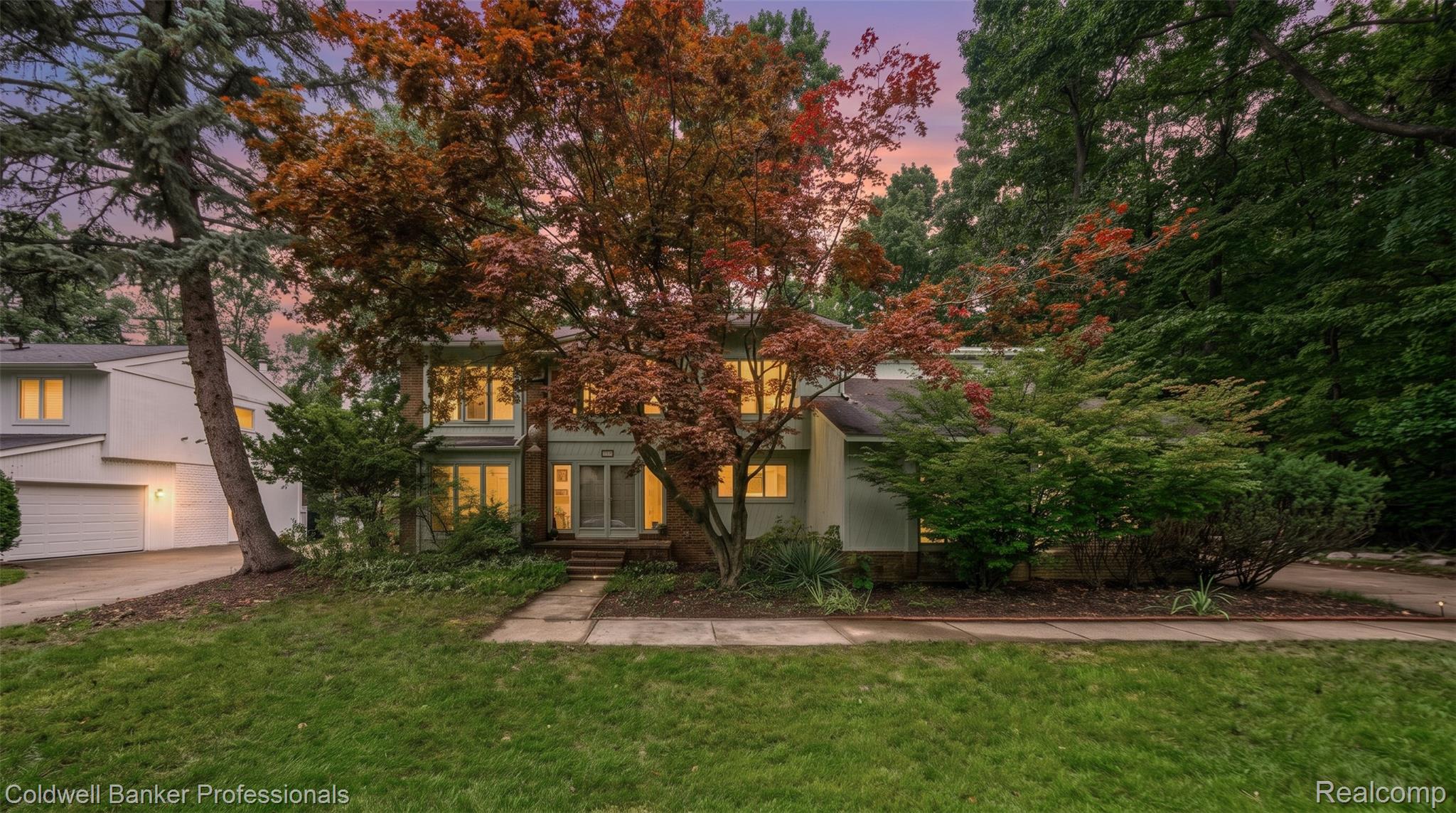 Watford Dr, West Bloomfield, MI 48322