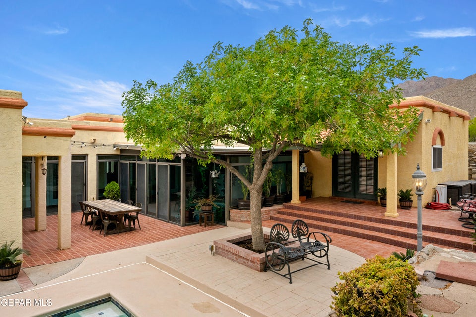 El Paso, Texas, 79912, United States, 4 Bedrooms Bedrooms, ,2 BathroomsBathrooms,Residential,For Sale,1921658