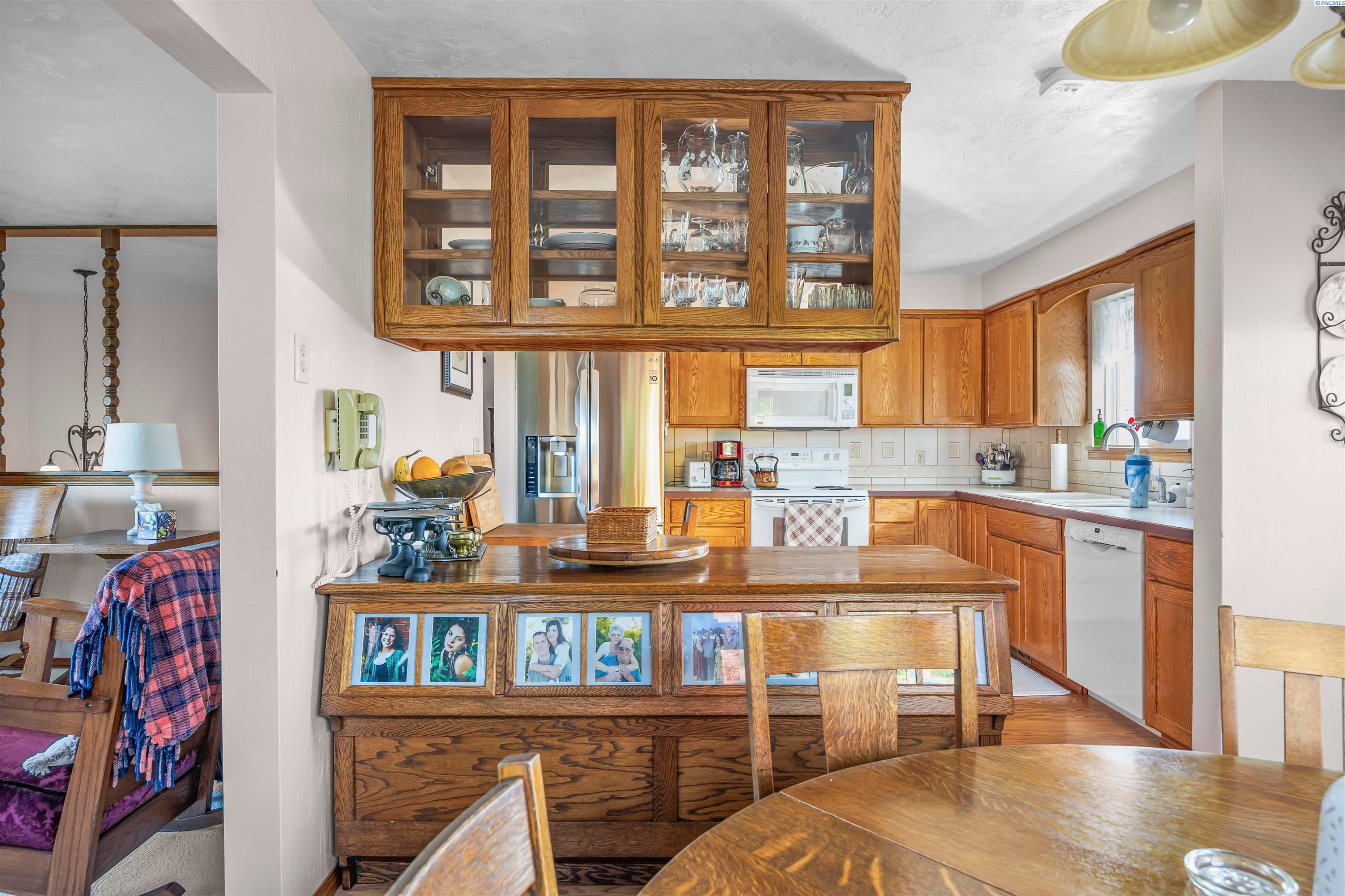 Prosser, Washington, 99350, United States, 4 Bedrooms Bedrooms, ,1 BathroomBathrooms,Residential,For Sale,1984108