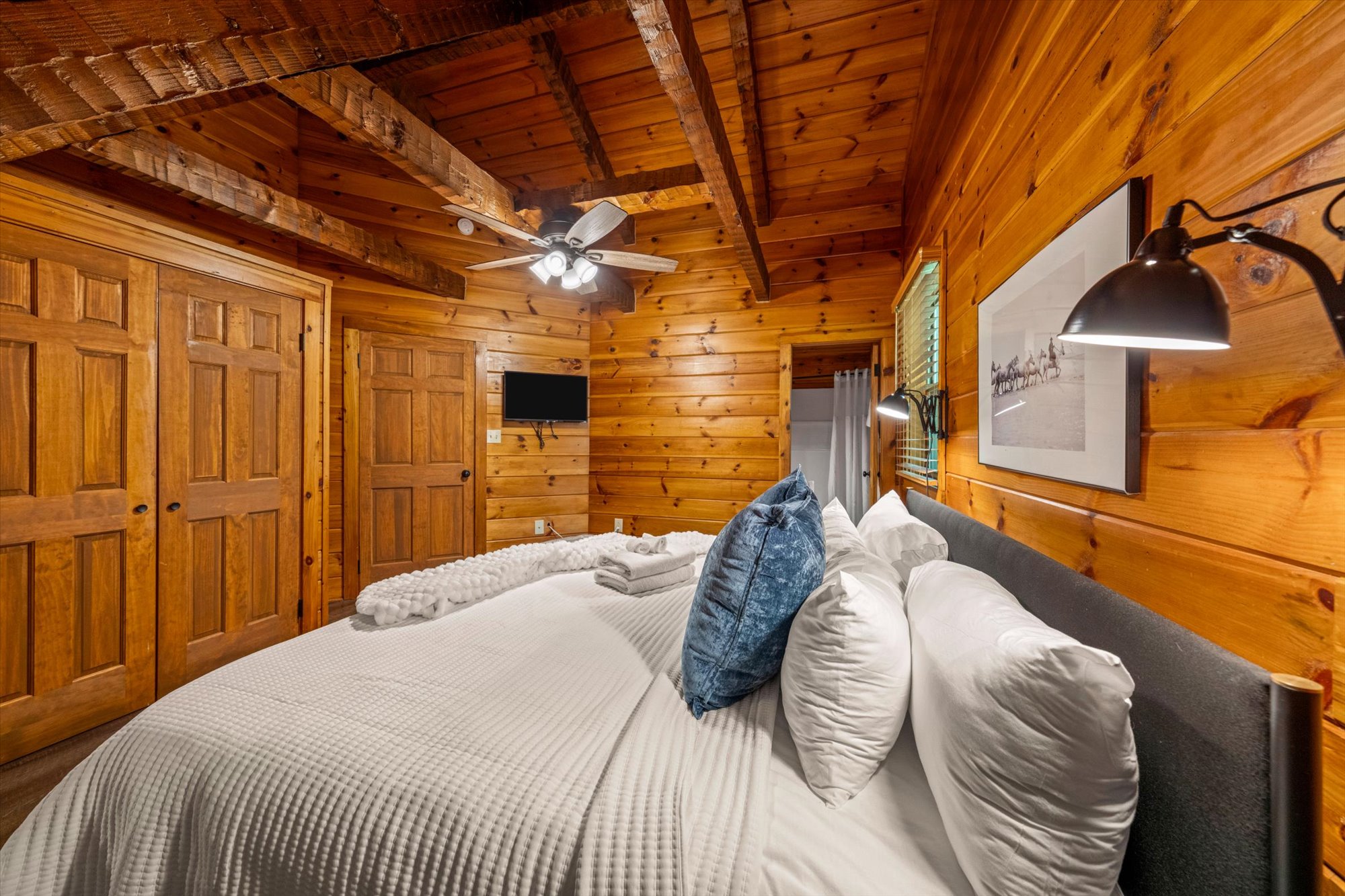 Sevierville, Tennessee, 37876, United States, 2 Bedrooms Bedrooms, ,3 BathroomsBathrooms,Residential,For Sale,1981706