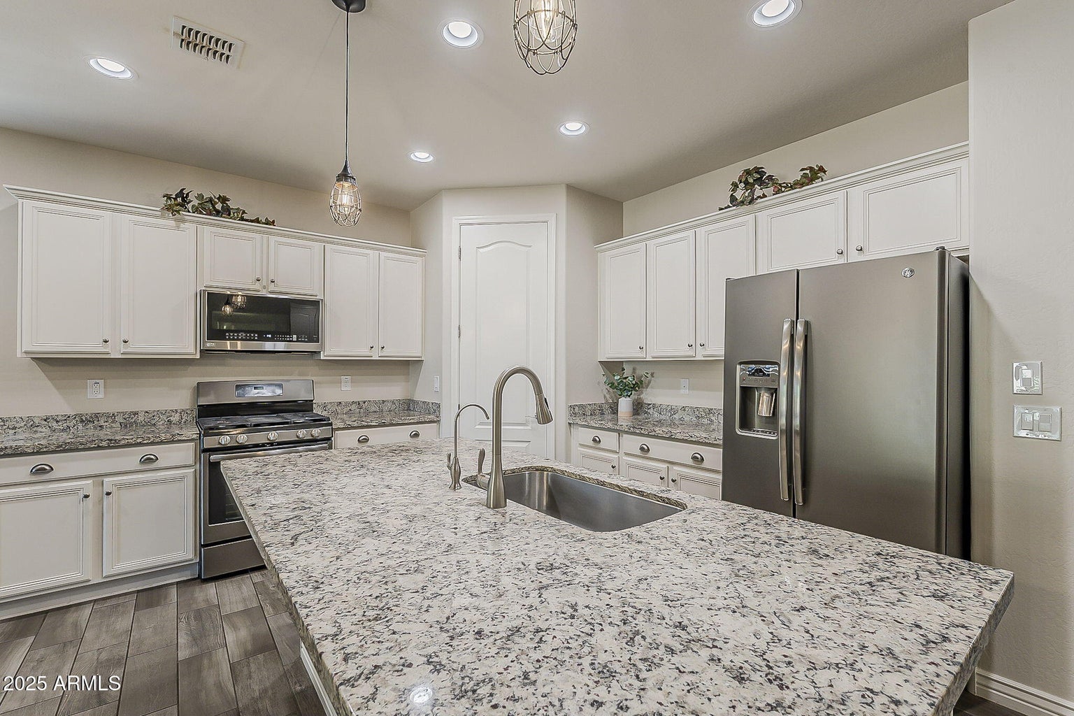 Peoria, Arizona, 85383, United States, 3 Bedrooms Bedrooms, ,3 BathroomsBathrooms,Residential,For Sale,1982801