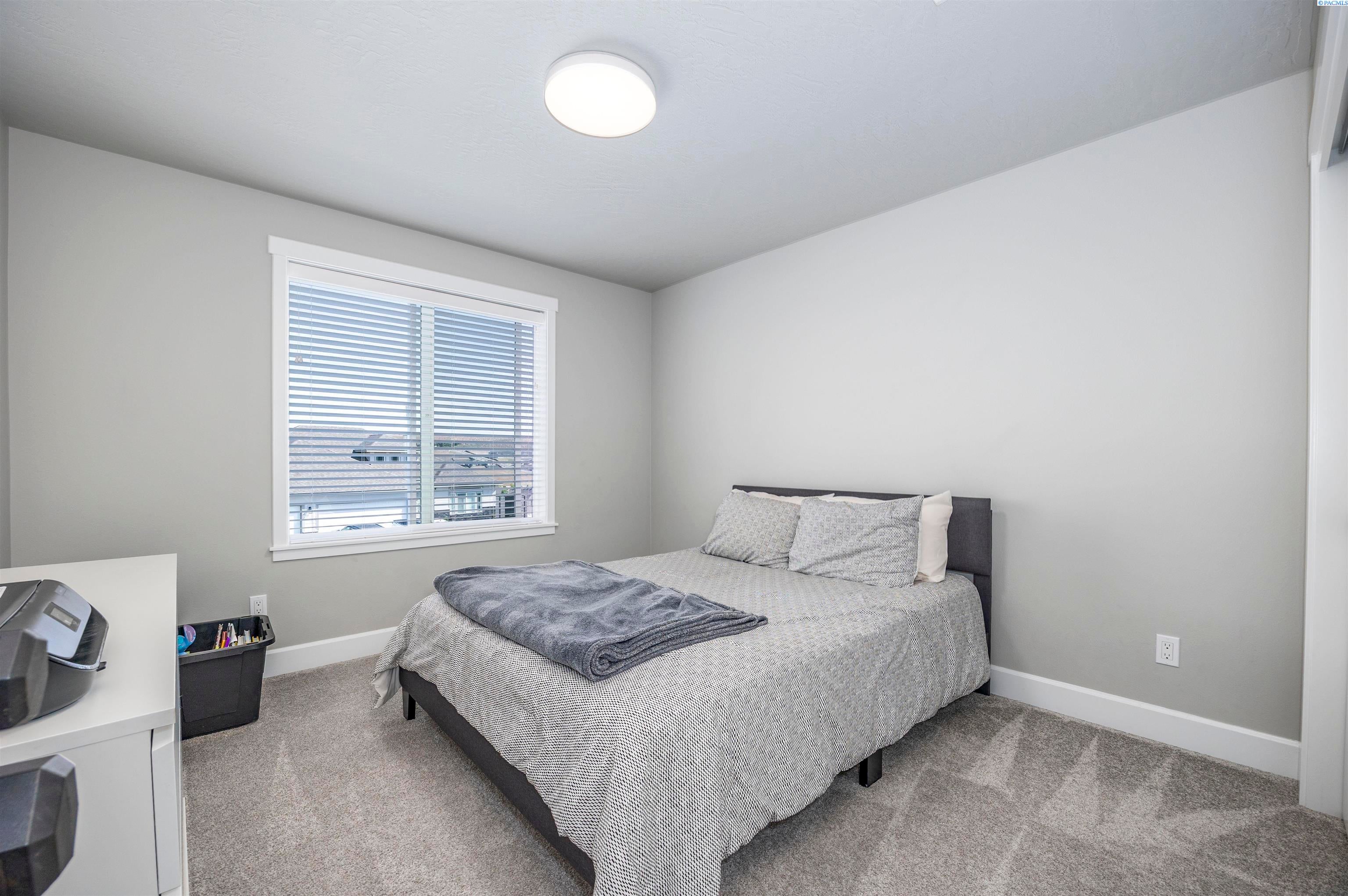 Kennewick, Washington, 99338, United States, 5 Bedrooms Bedrooms, ,3 BathroomsBathrooms,Residential,For Sale,1984207