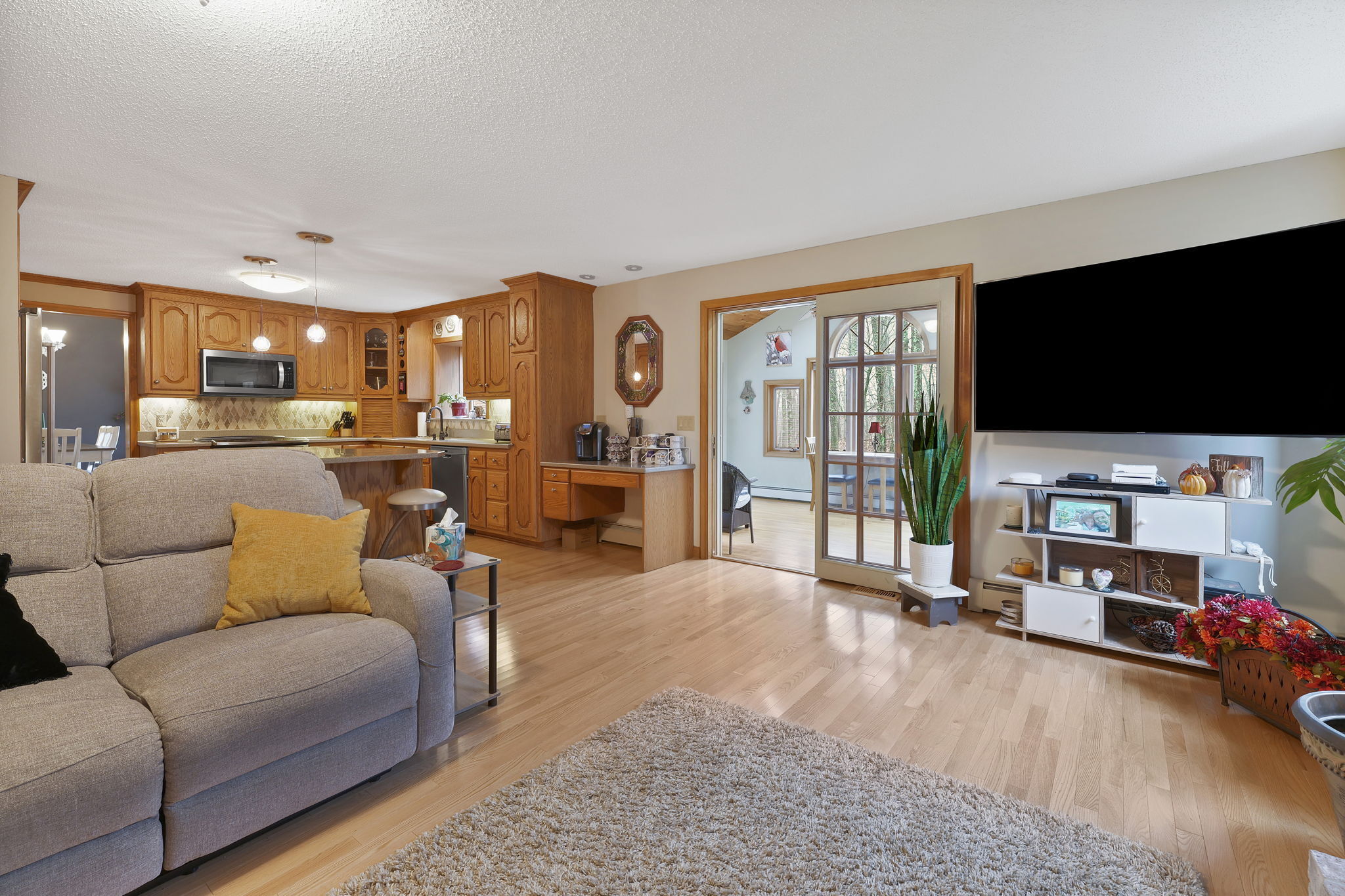 Tolland, Connecticut, 06084, United States, 3 Bedrooms Bedrooms, ,3 BathroomsBathrooms,Residential,For Sale,1993316