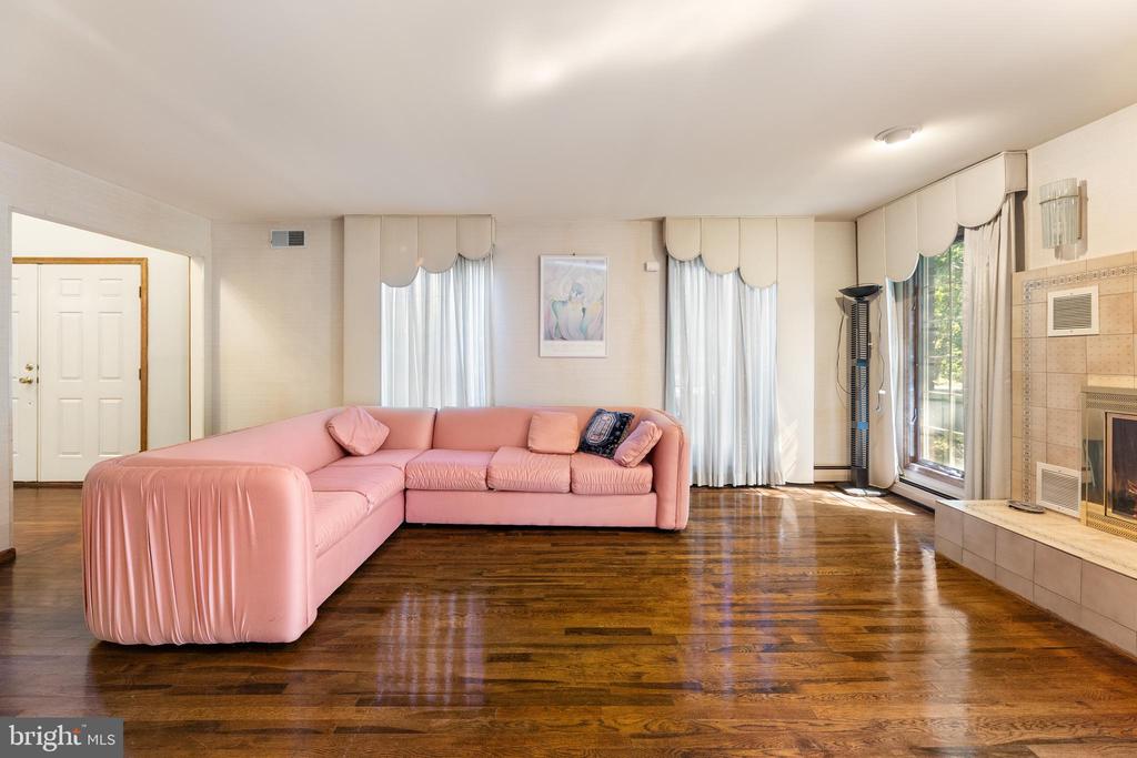 Hightstown, New Jersey, 08520, United States, 5 Bedrooms Bedrooms, ,4 BathroomsBathrooms,Residential,For Sale,1905744