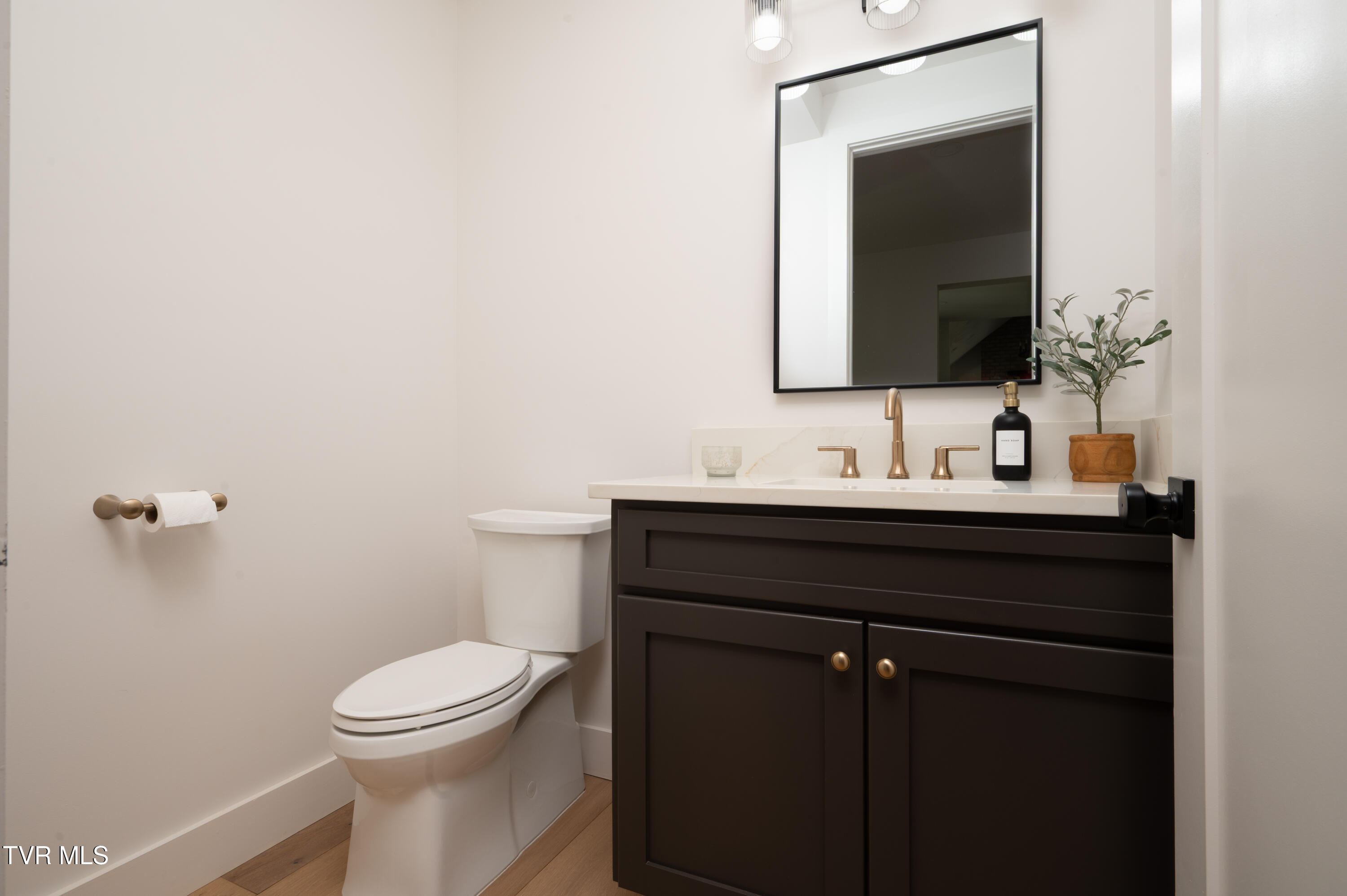 Kingsport, Tennessee, 37664, United States, 4 Bedrooms Bedrooms, ,4 BathroomsBathrooms,Residential,For Sale,1981214