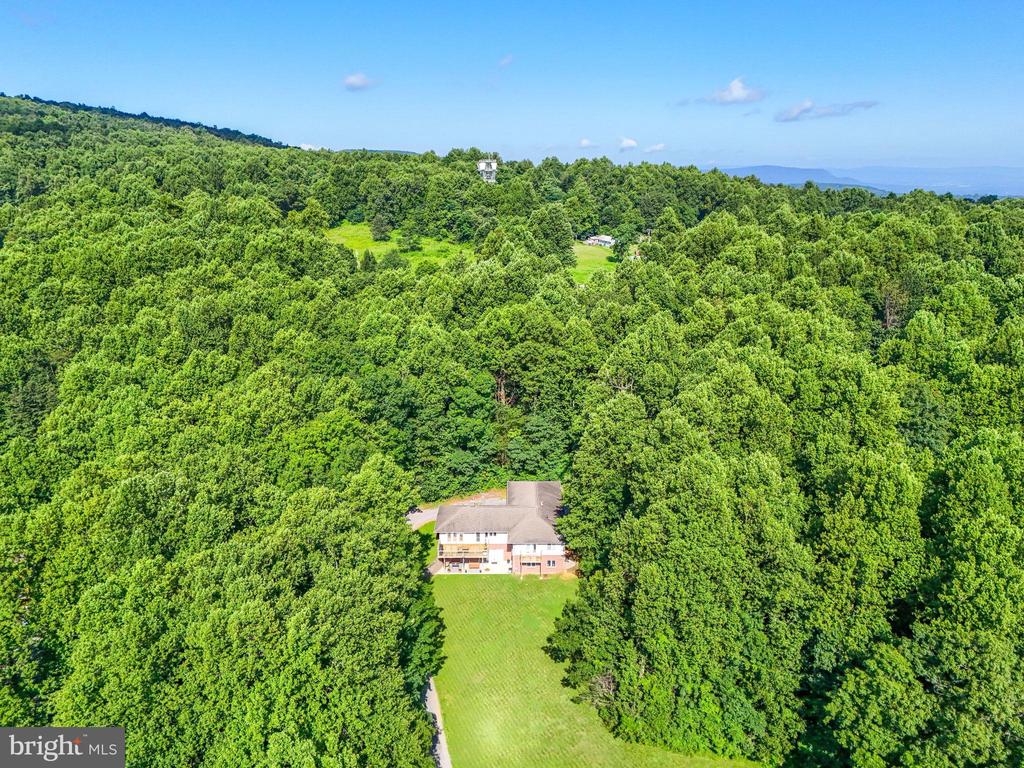 Chester Gap, Virginia, 22623, United States, 4 Bedrooms Bedrooms, ,4 BathroomsBathrooms,Residential,For Sale,1980820