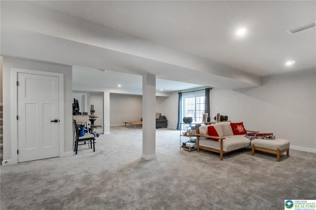 Catasauqua, Pennsylvania, 18032, United States, 5 Bedrooms Bedrooms, ,5 BathroomsBathrooms,Residential,For Sale,2008861