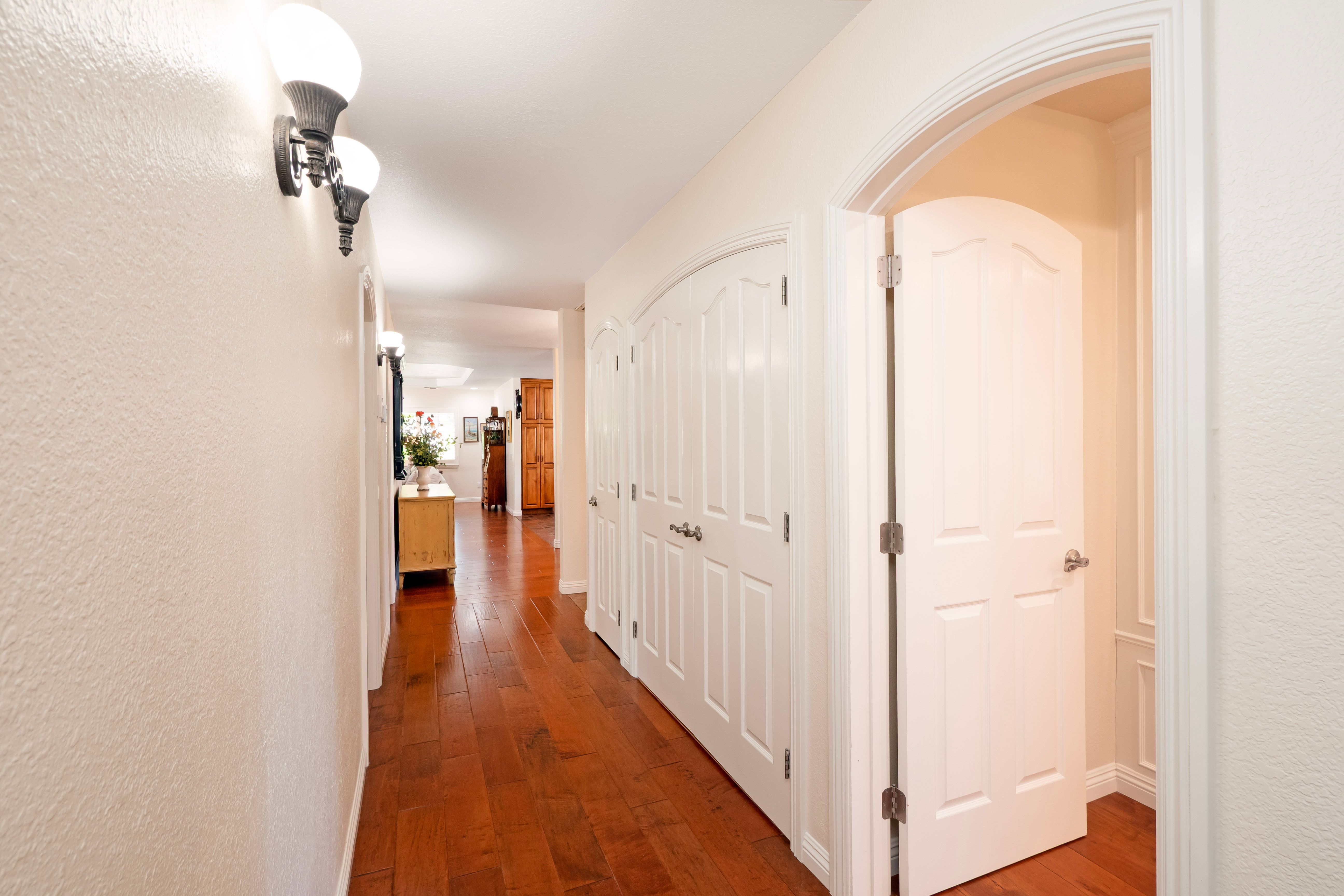  2372 Shadow Hill Drive, Riverside, CA 92506 - 物件實景