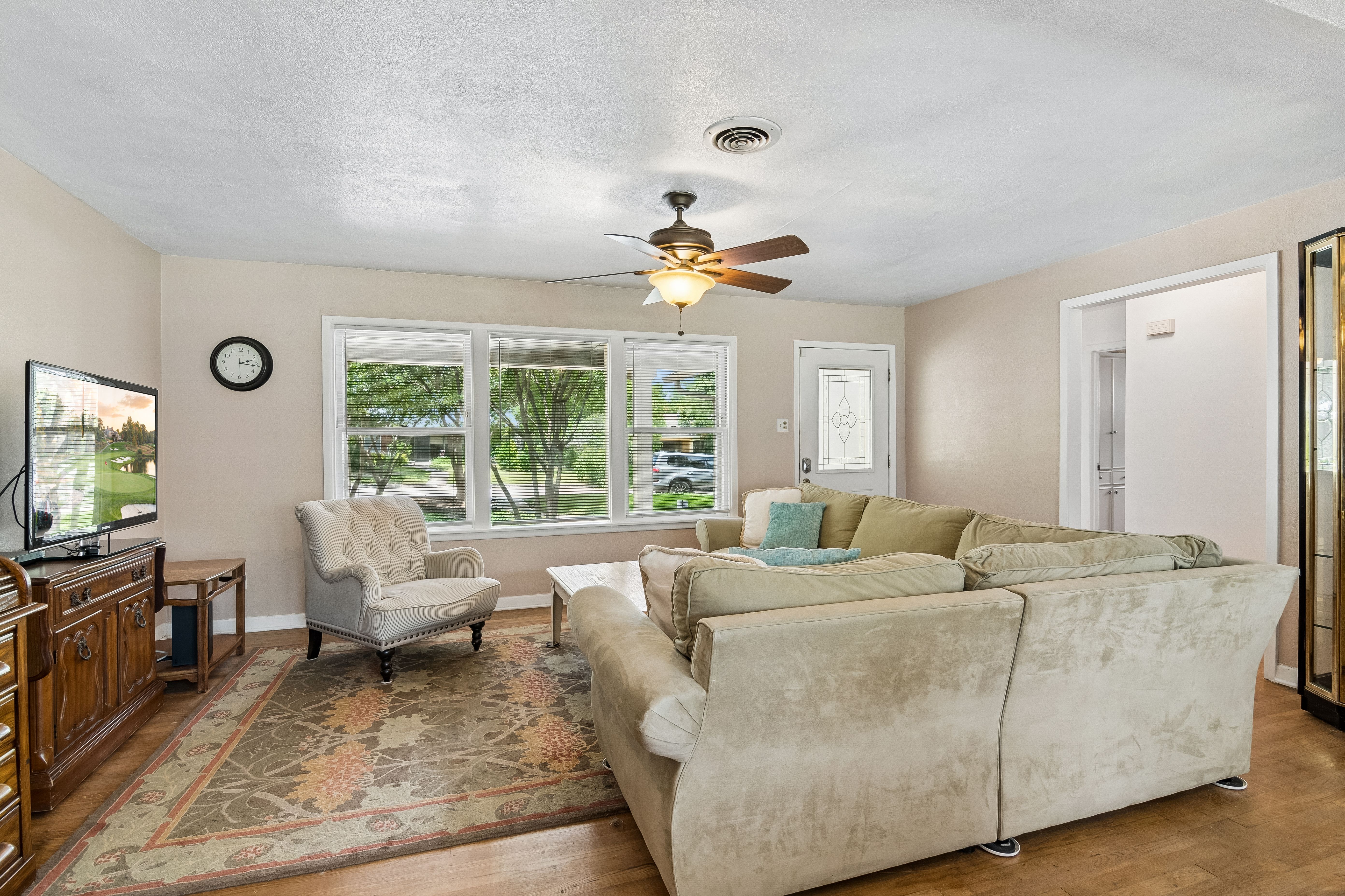 Beautifully Updated Home with Spacious Backyard - 物件實景
