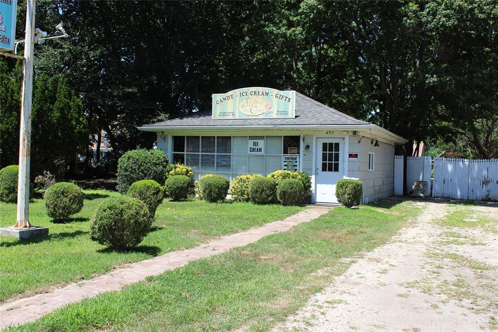 East Moriches, New York, 11940, United States, 4 Bedrooms Bedrooms, ,2 BathroomsBathrooms,Residential,For Sale,1984463