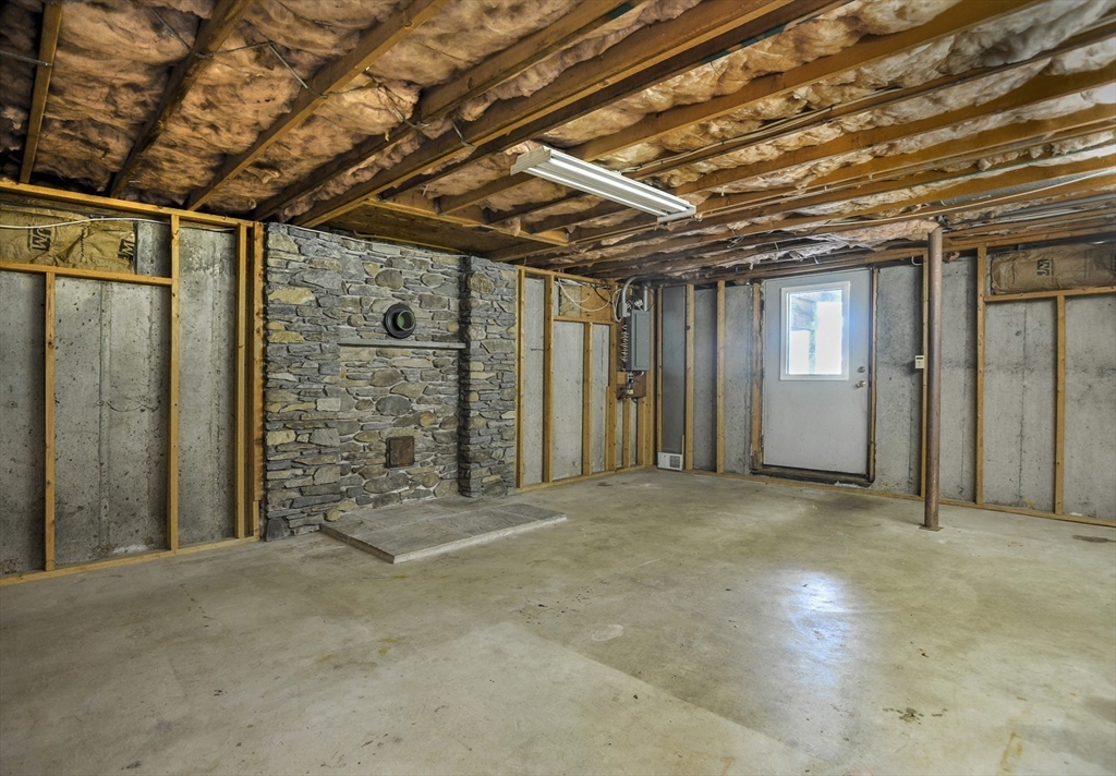 Hanson, Massachusetts, 02341, United States, 4 Bedrooms Bedrooms, ,2 BathroomsBathrooms,Residential,For Sale,2000773