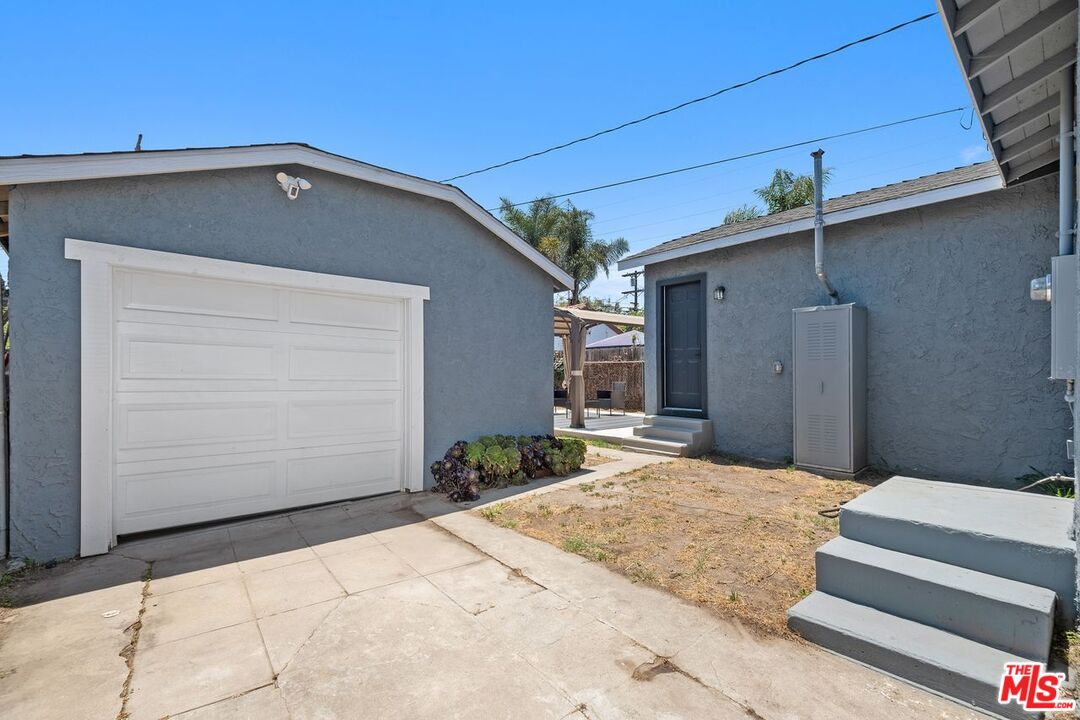 Los Angeles, California, 90059, United States, 2 Bedrooms Bedrooms, ,1 BathroomBathrooms,Residential,For Sale,1847289