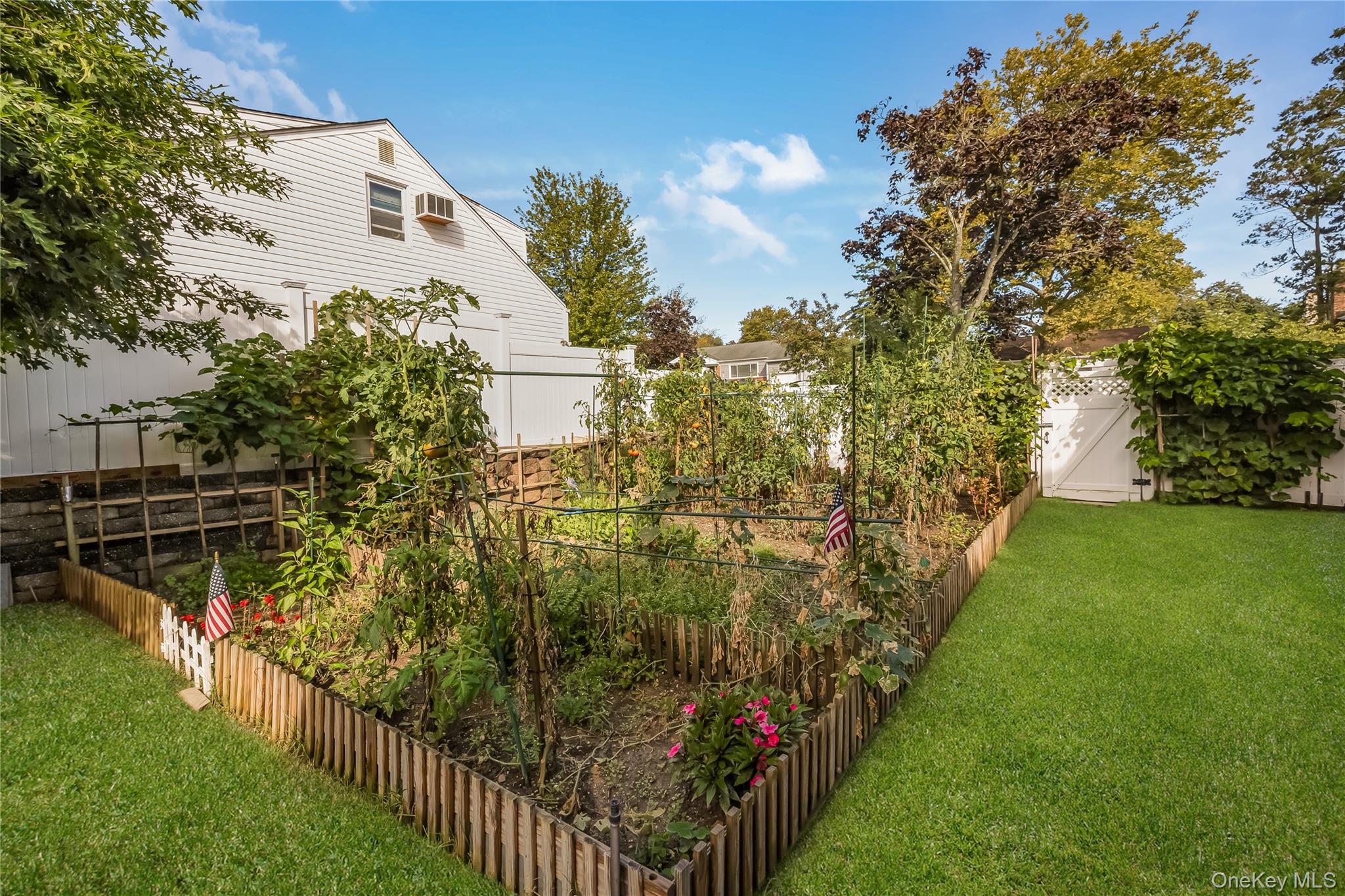 Farmingdale, New York, 11735, United States, 4 Bedrooms Bedrooms, ,3 BathroomsBathrooms,Residential,For Sale,1942122