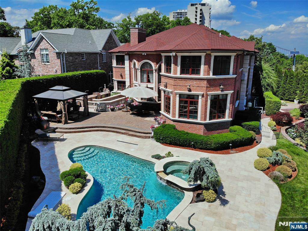 Fort Lee, New Jersey, 07024, United States, 6 Bedrooms Bedrooms, ,7 BathroomsBathrooms,Residential,For Sale,1891733