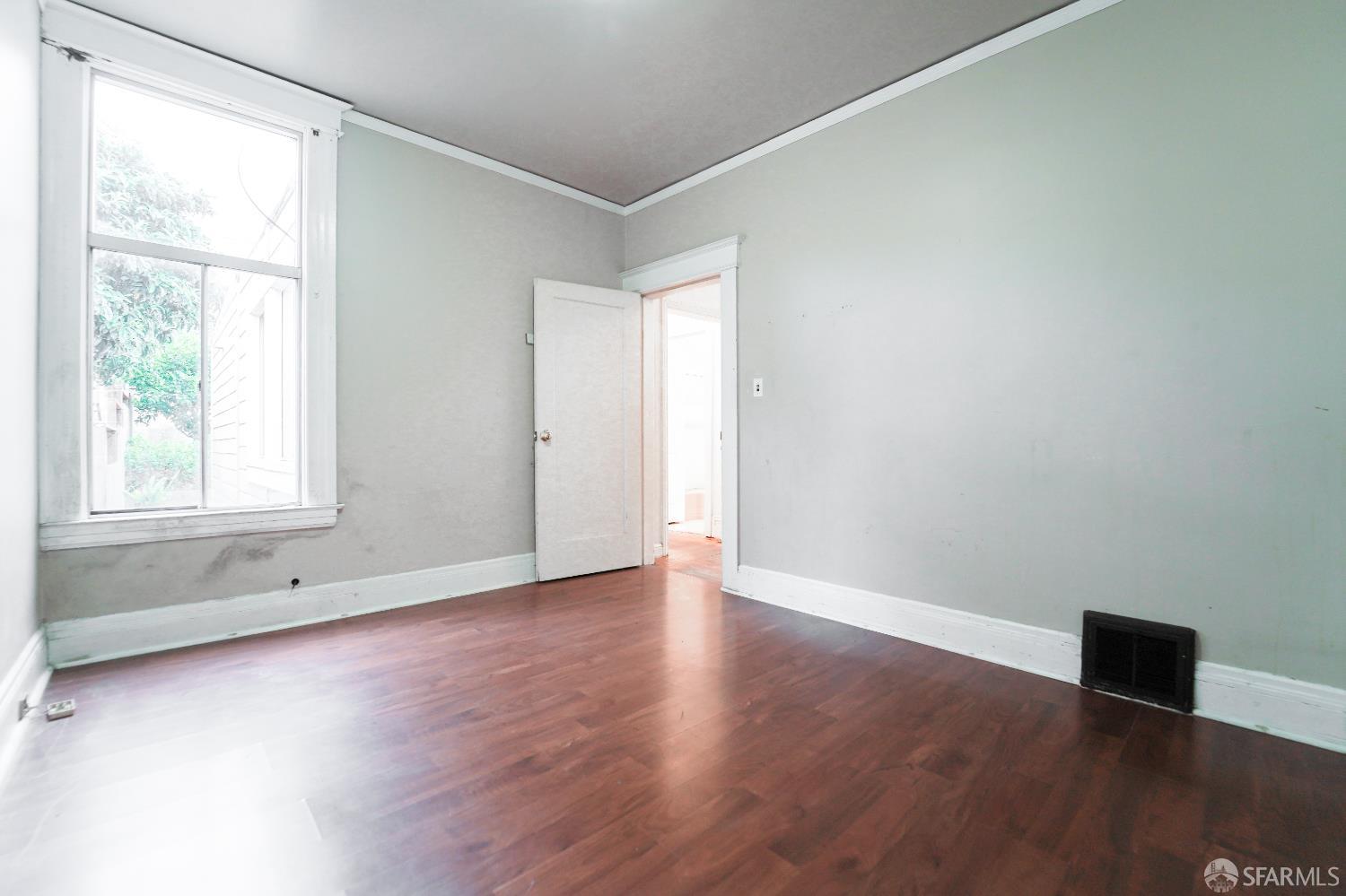 San Francisco, California, 94112, United States, 3 Bedrooms Bedrooms, ,1 BathroomBathrooms,Residential,For Sale,1988228