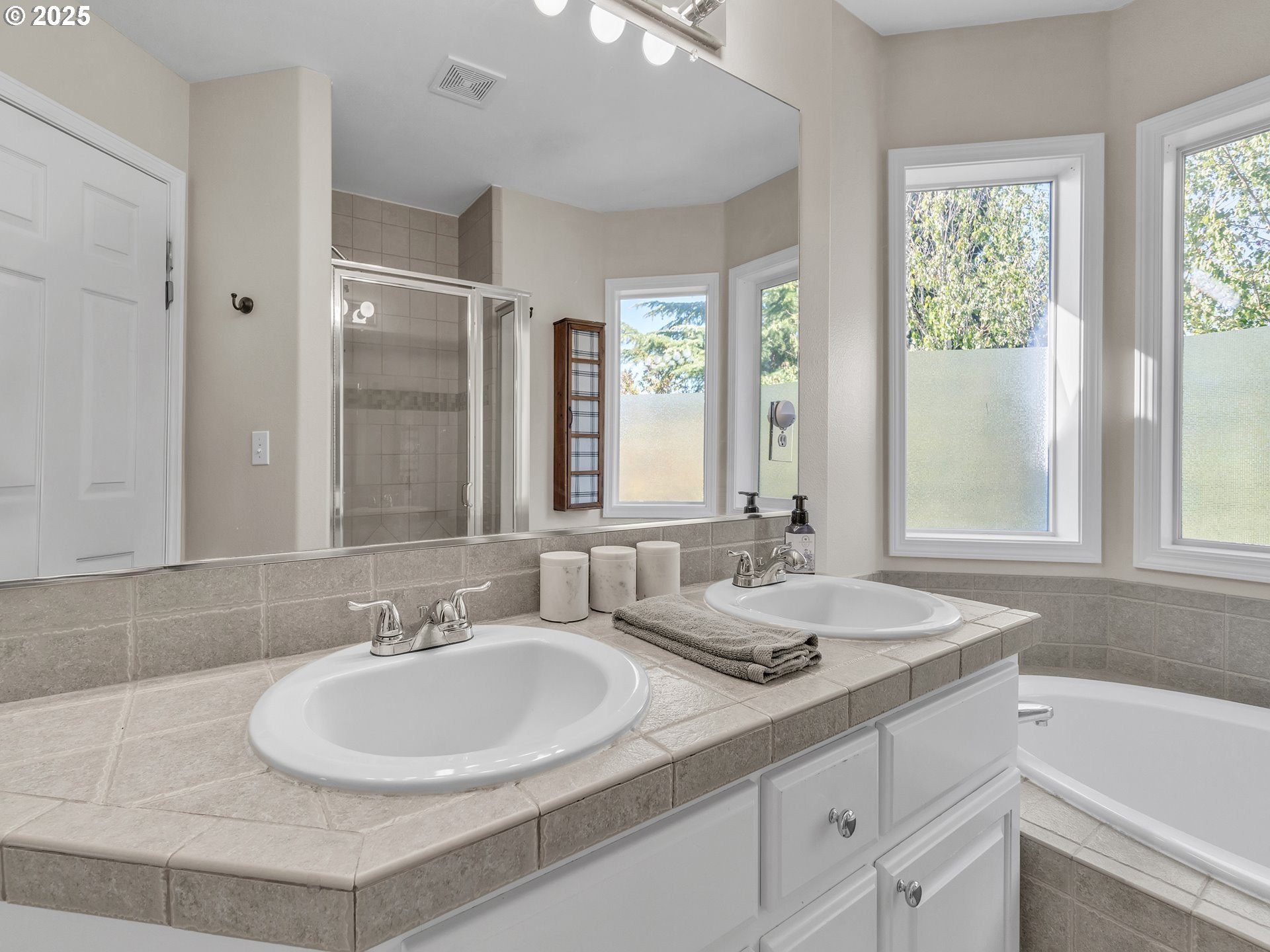 Newberg, Oregon, 97132, United States, 4 Bedrooms Bedrooms, ,3 BathroomsBathrooms,Residential,For Sale,1962580