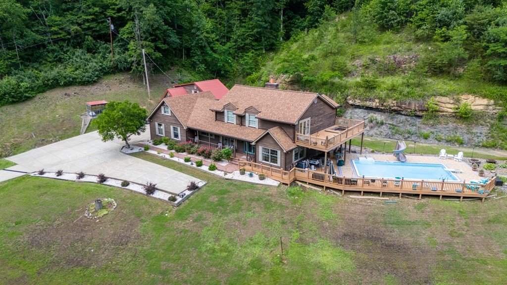 Prestonsburg, Kentucky, 41653, United States, 4 Bedrooms Bedrooms, ,5 BathroomsBathrooms,Residential,For Sale,2048061