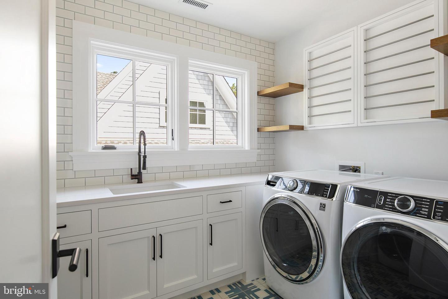 Annapolis, Maryland, 21403, United States, 4 Bedrooms Bedrooms, ,6 BathroomsBathrooms,Residential,For Sale,1940452