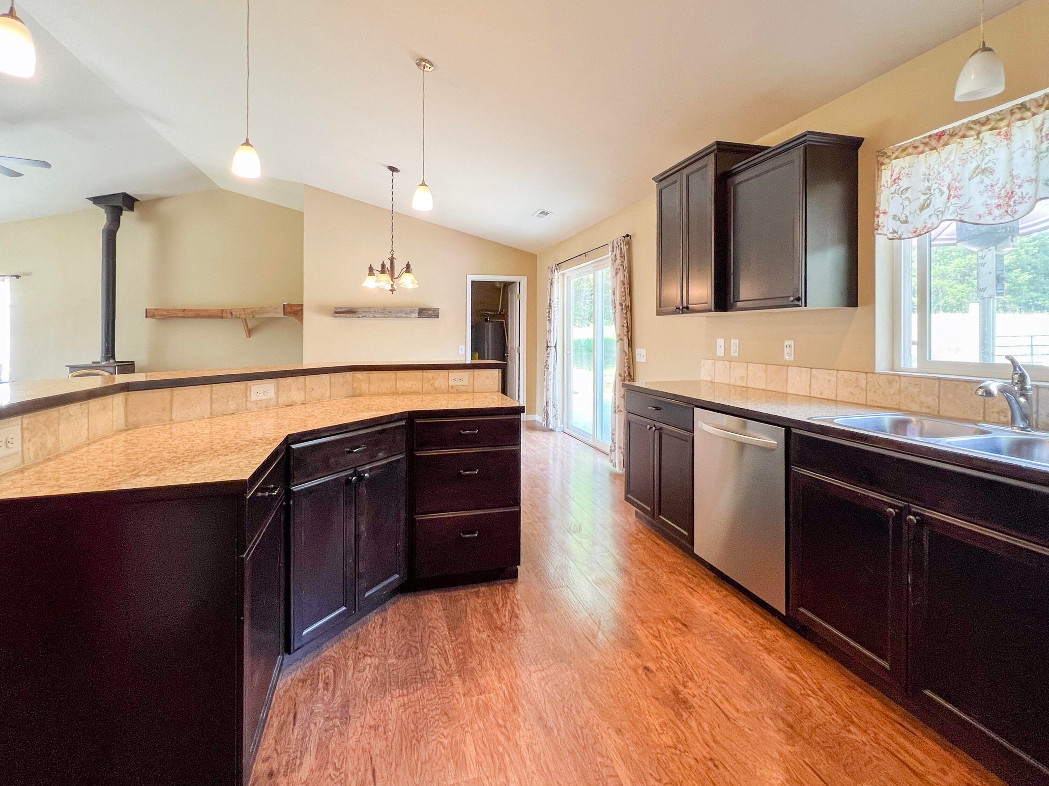 Colville, Washington, 99114, United States, 3 Bedrooms Bedrooms, ,2 BathroomsBathrooms,Residential,For Sale,1928026