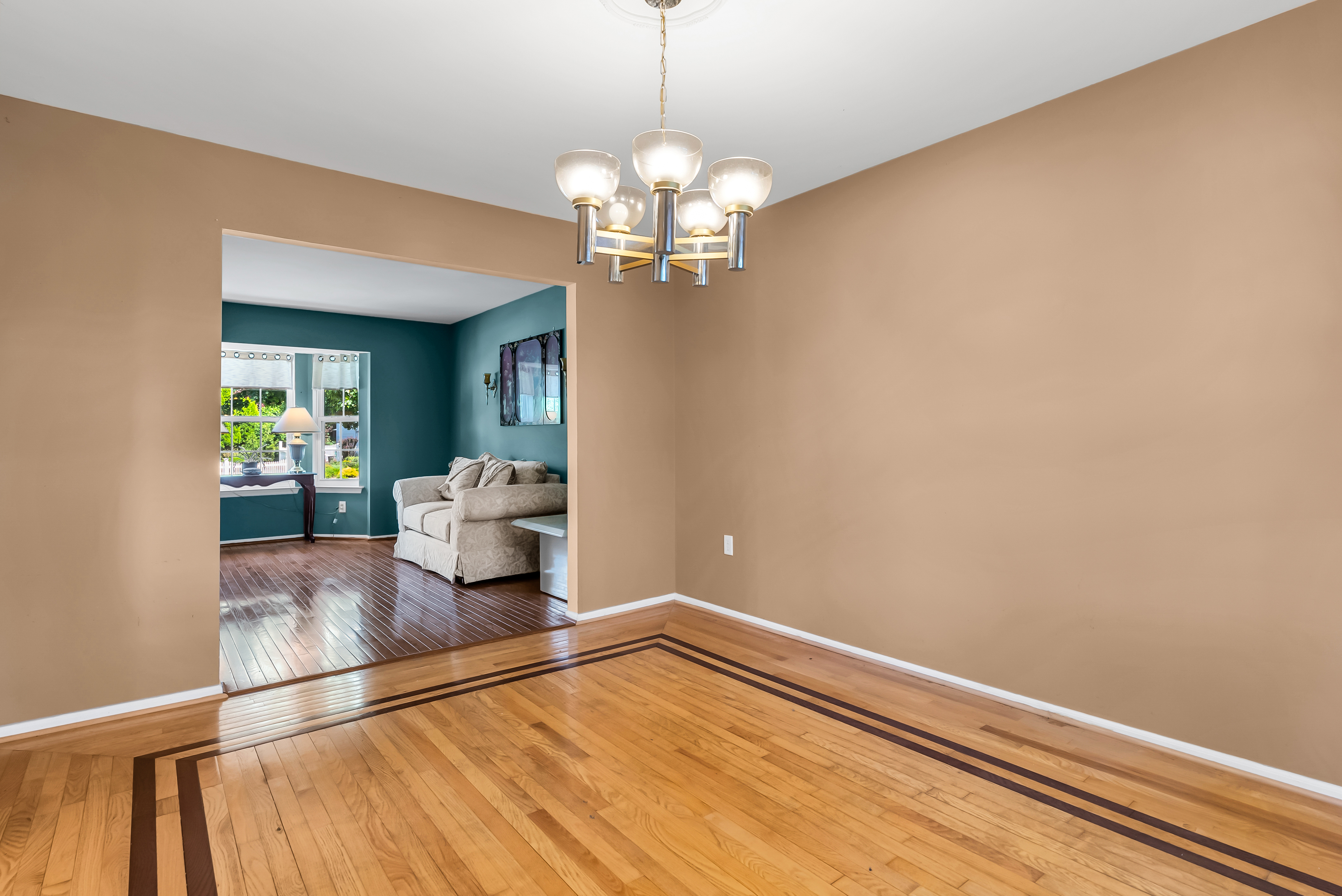  Woodland Hills Colonial Opportunity - 物件實景