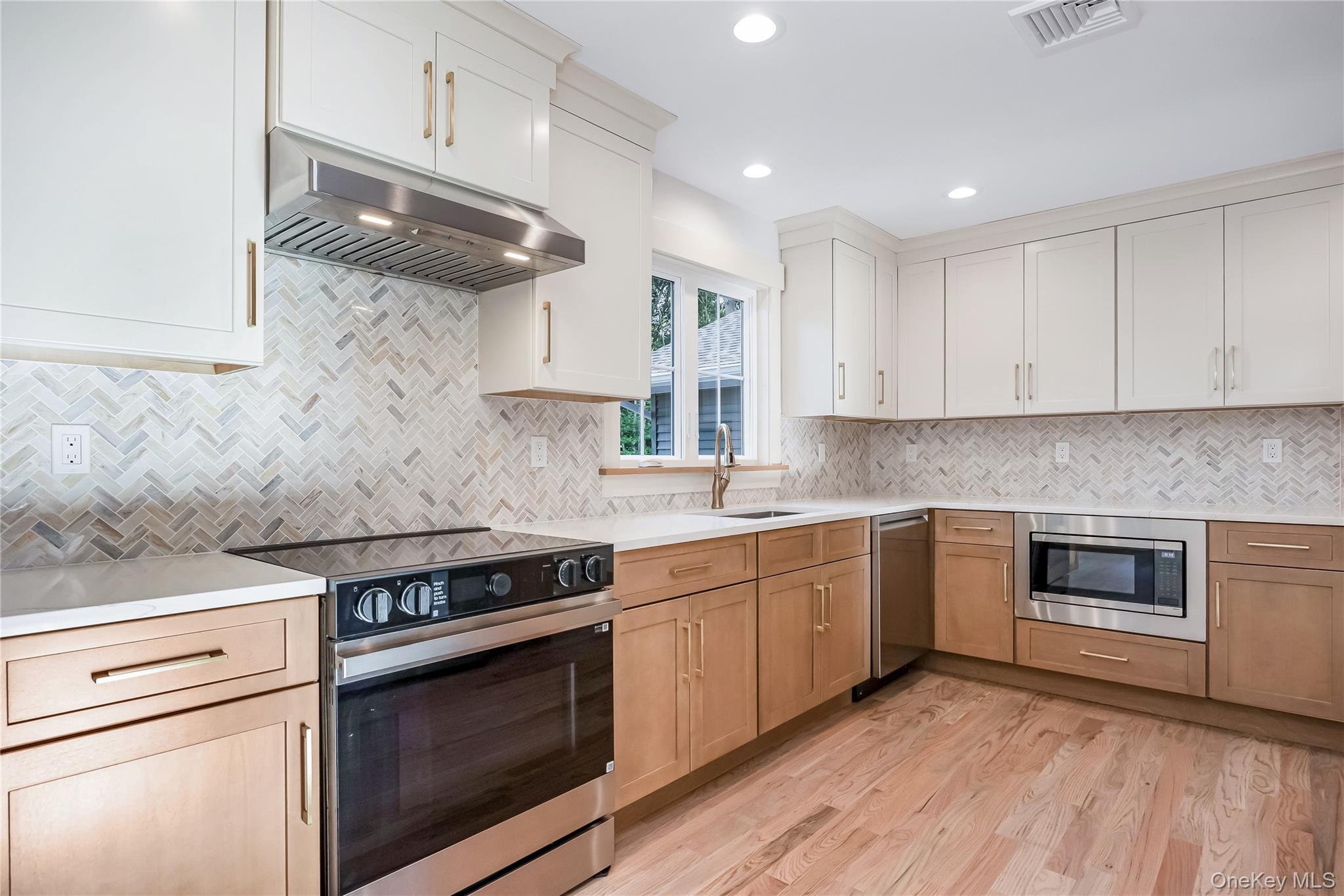 Miller Place, New York, 11764, United States, 4 Bedrooms Bedrooms, ,4 BathroomsBathrooms,Residential,For Sale,1902062