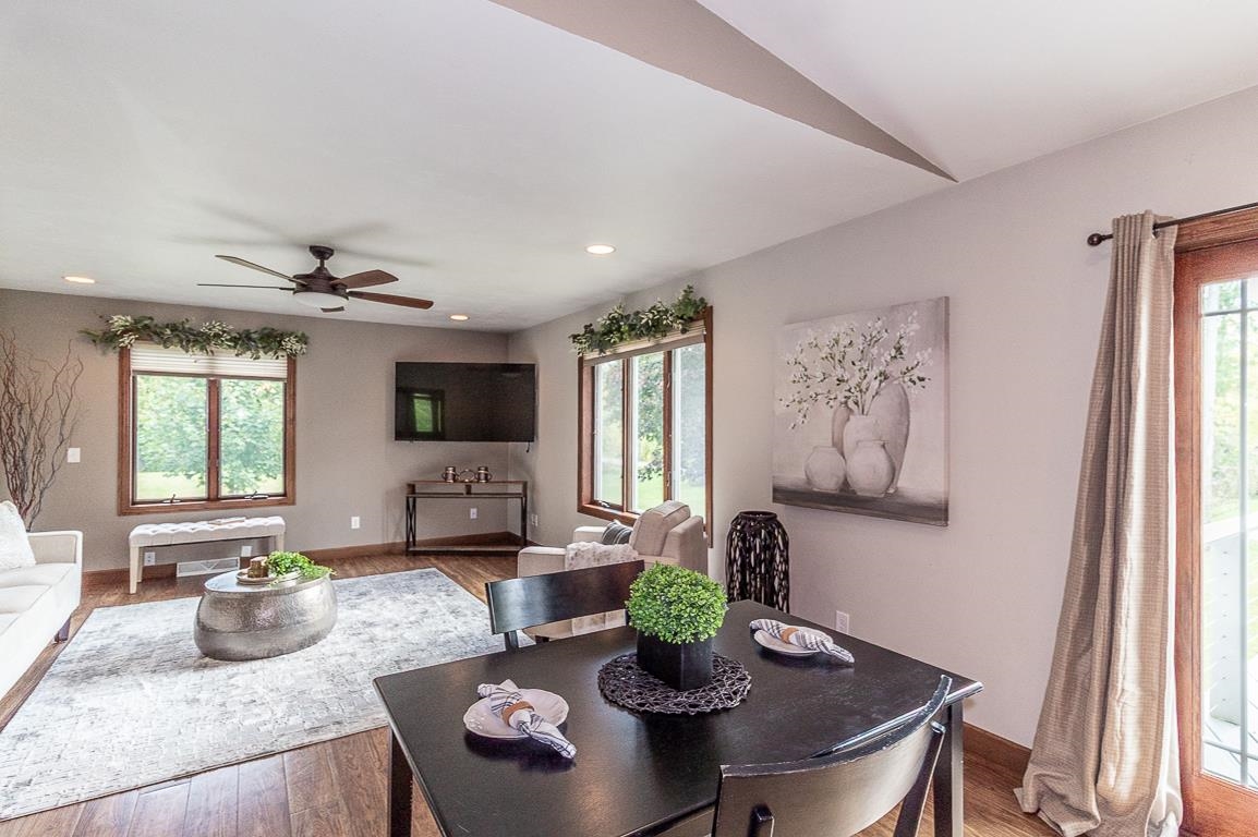 New London, Wisconsin, 54961-8021, United States, 4 Bedrooms Bedrooms, ,2 BathroomsBathrooms,Residential,For Sale,1984435