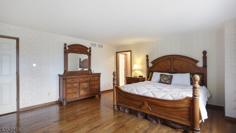 Bridgewater Twp., New Jersey, 07920, United States, 5 Bedrooms Bedrooms, ,4 BathroomsBathrooms,Residential,For Sale,1784085
