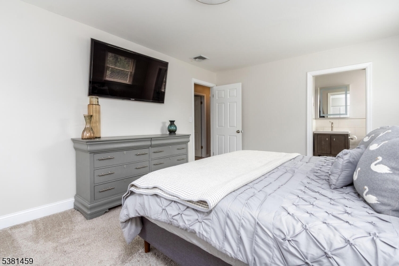 Roxbury Twp., New Jersey, 07876, United States, 4 Bedrooms Bedrooms, ,3 BathroomsBathrooms,Residential,For Sale,1934479