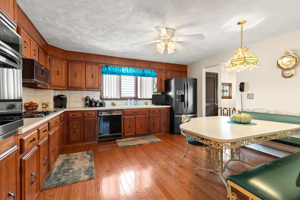 Everett, Massachusetts, 02149, United States, 3 Bedrooms Bedrooms, ,2 BathroomsBathrooms,Residential,For Sale,1937012