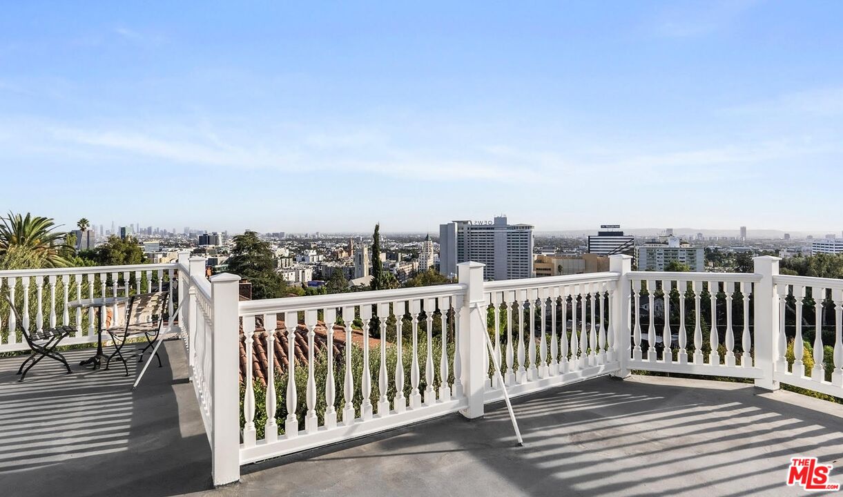 Los Angeles, California, 90068, United States, 3 Bedrooms Bedrooms, ,3 BathroomsBathrooms,Residential,For Sale,1794796