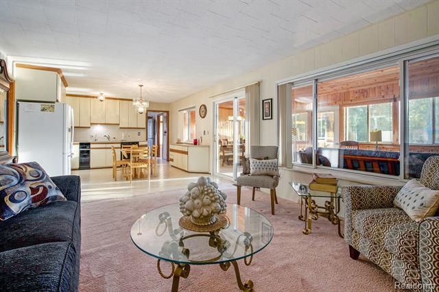 Putnam Twp, Michigan, 48169, United States, 3 Bedrooms Bedrooms, ,2 BathroomsBathrooms,Residential,For Sale,1981909