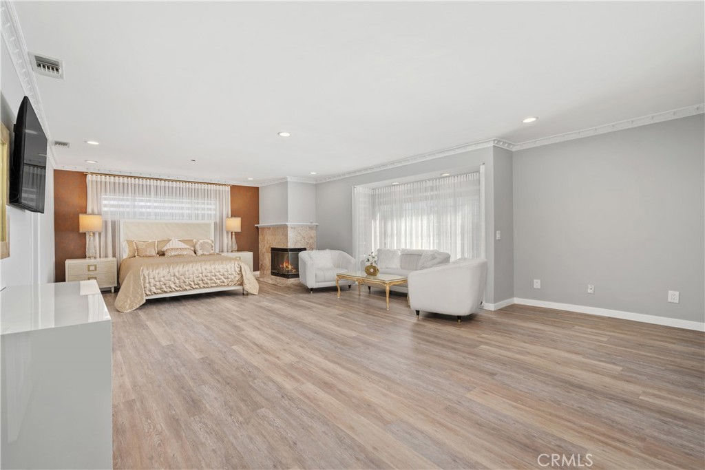 Valley Glen, California, 91401, United States, 4 Bedrooms Bedrooms, ,4 BathroomsBathrooms,Residential,For Sale,1990923