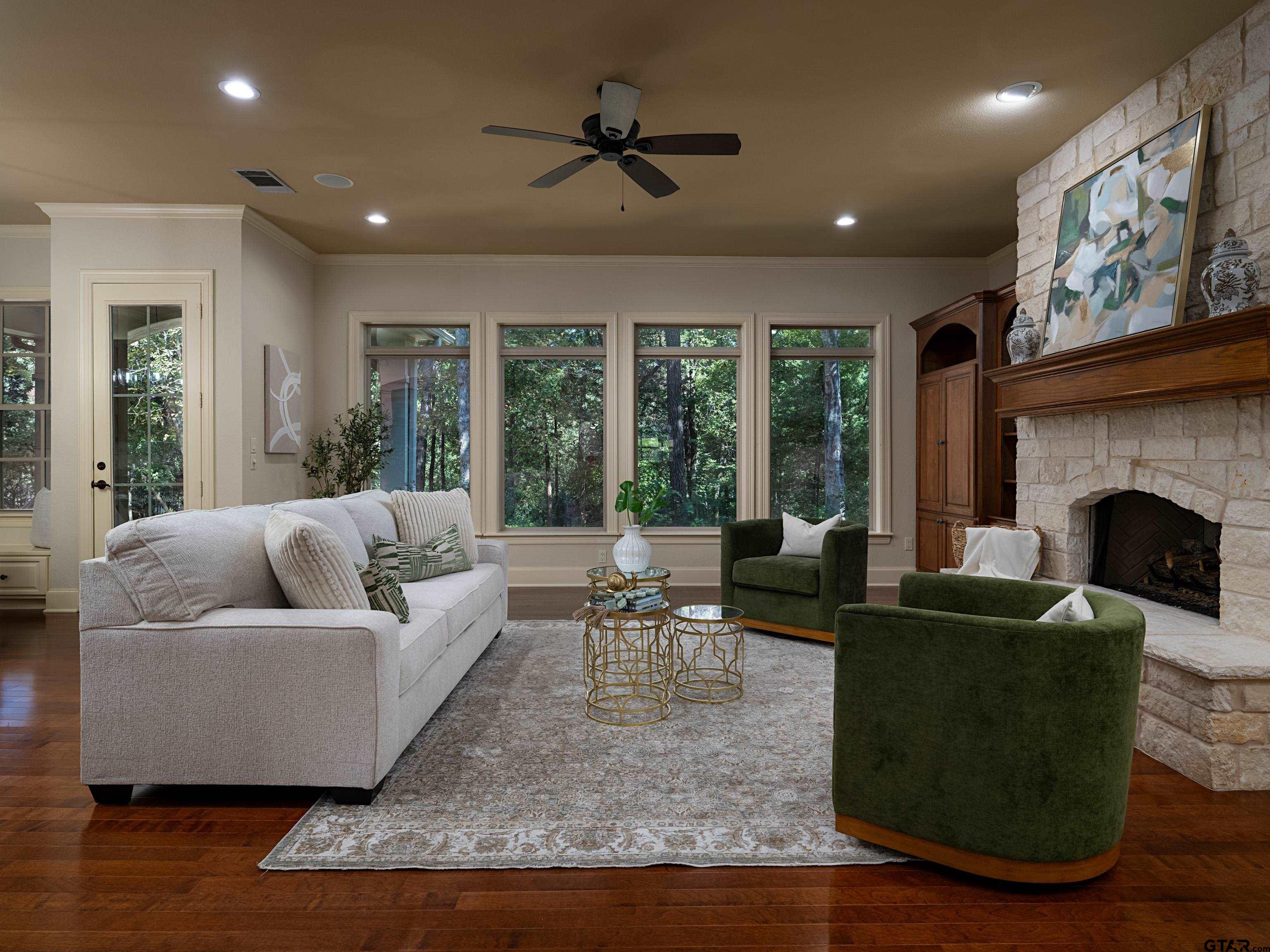 Tyler, Texas, 75703, United States, 4 Bedrooms Bedrooms, ,4 BathroomsBathrooms,Residential,For Sale,1970212