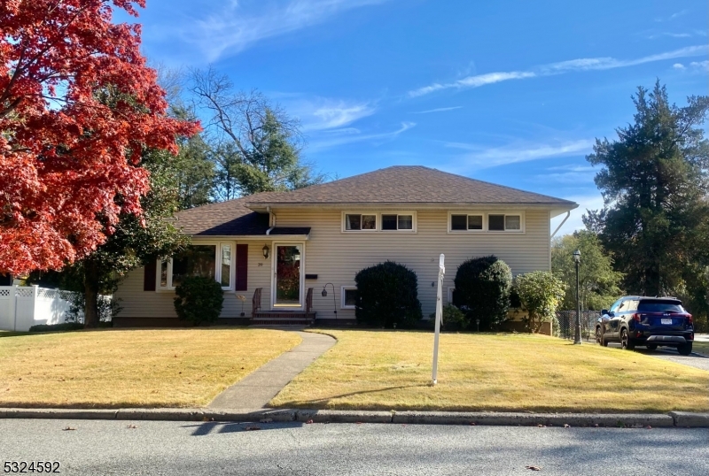 Cedar Grove, New Jersey, 07009, United States, 3 Bedrooms Bedrooms, ,2 BathroomsBathrooms,Residential,For Sale,1983593