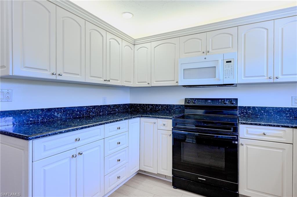 Naples, Florida, 34102, United States, 2 Bedrooms Bedrooms, ,2 BathroomsBathrooms,Residential,For Sale,1867341