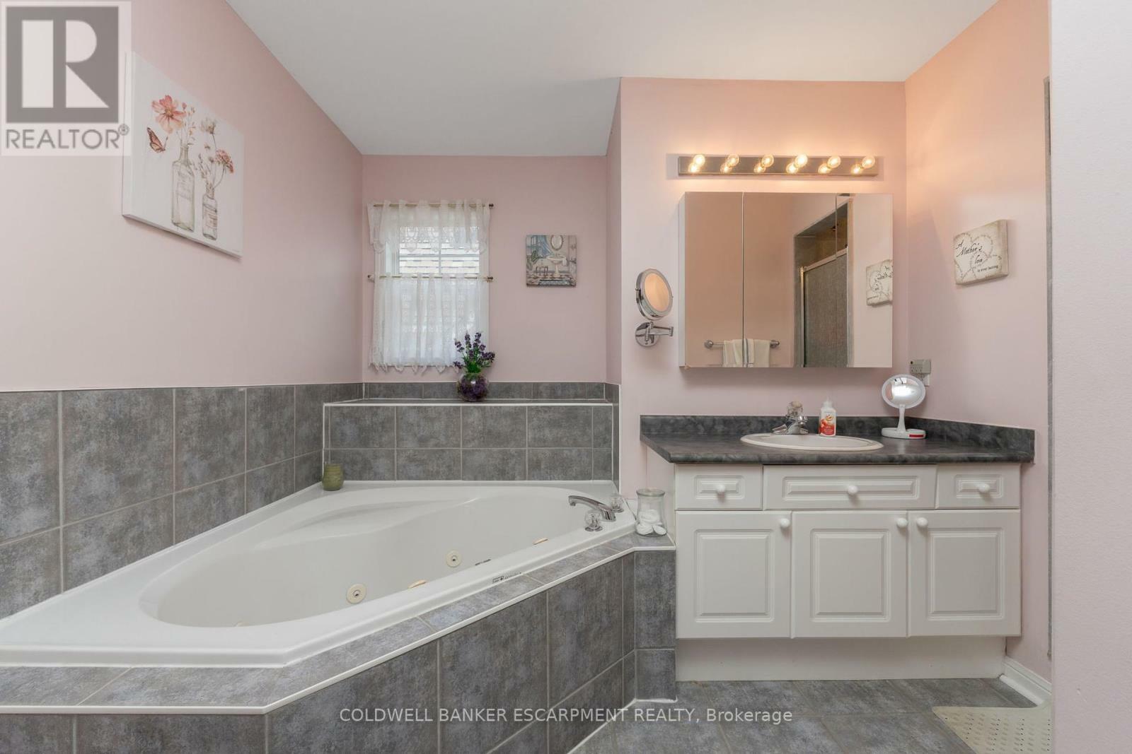 MILTON (CL CLARKE), Ontario, L9T 5K1, CA, 3 Bedrooms Bedrooms, ,3 BathroomsBathrooms,Residential,For Sale,1837100