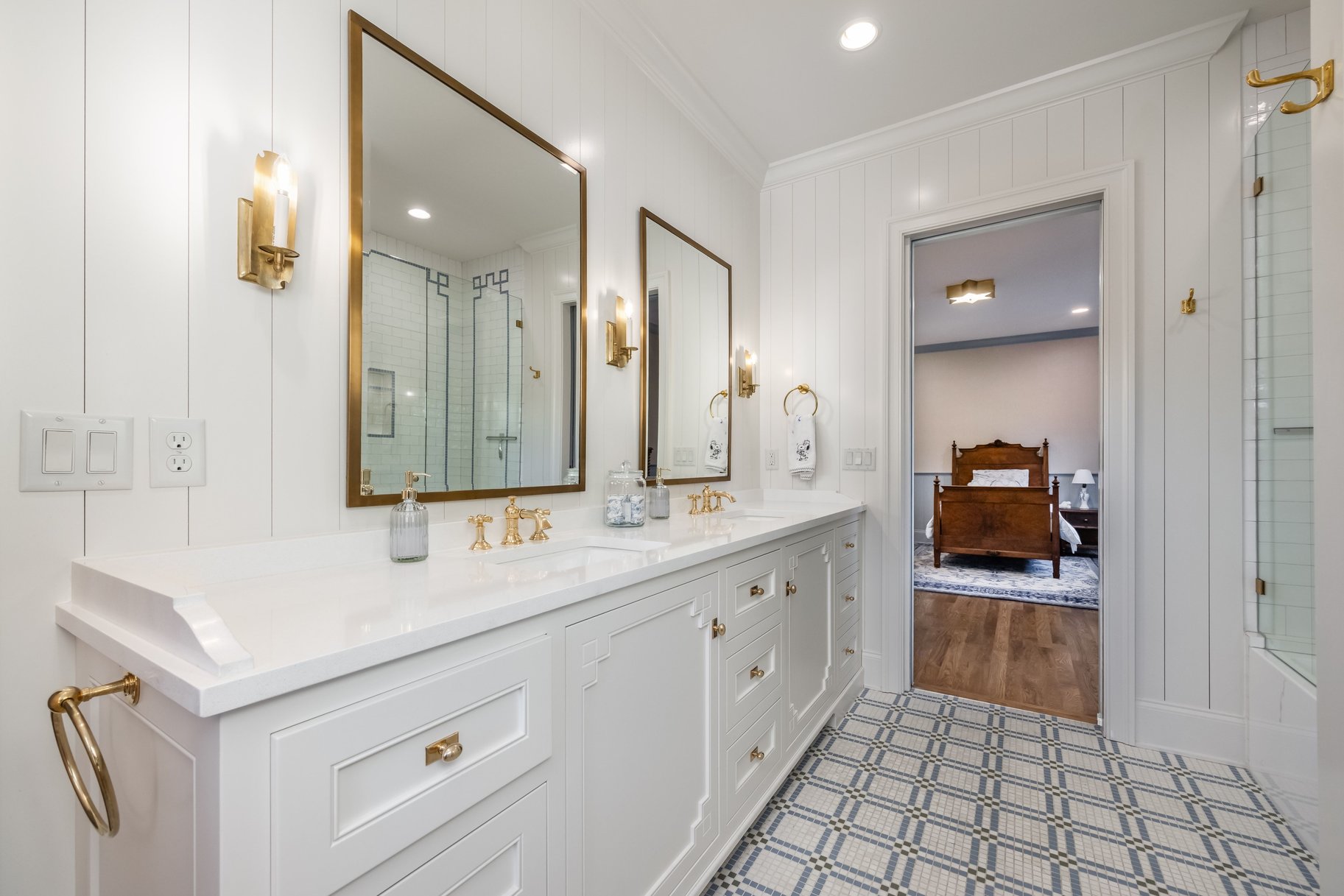  Timeless Colonial Charm Meets Refined Modern Luxury In This Storybook Retreat - 物件實景