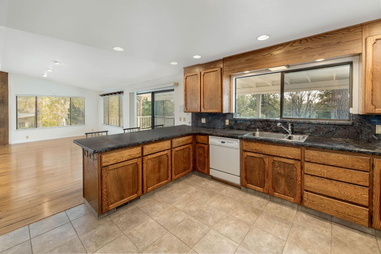 Grass Valley, California, 95949, United States, 4 Bedrooms Bedrooms, ,4 BathroomsBathrooms,Residential,For Sale,2015121