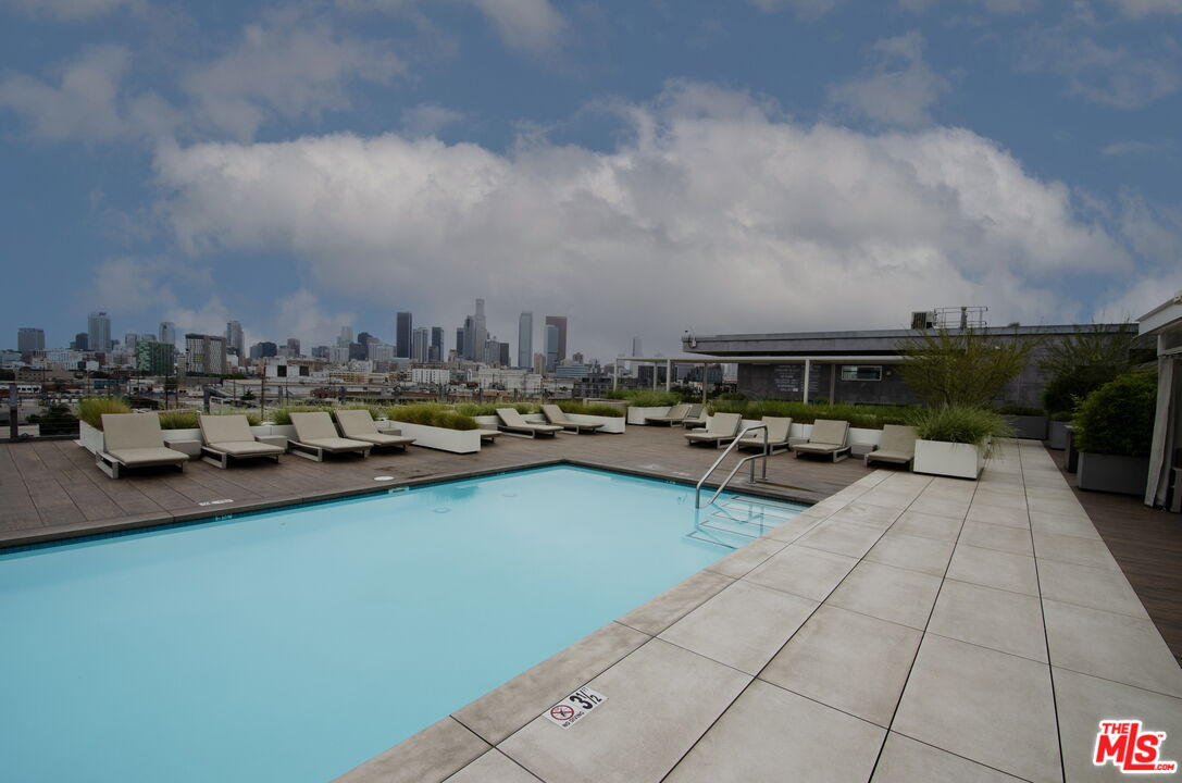 Los Angeles, California, 90013, United States, 1 Bedroom Bedrooms, ,1 BathroomBathrooms,Residential,For Sale,1906758