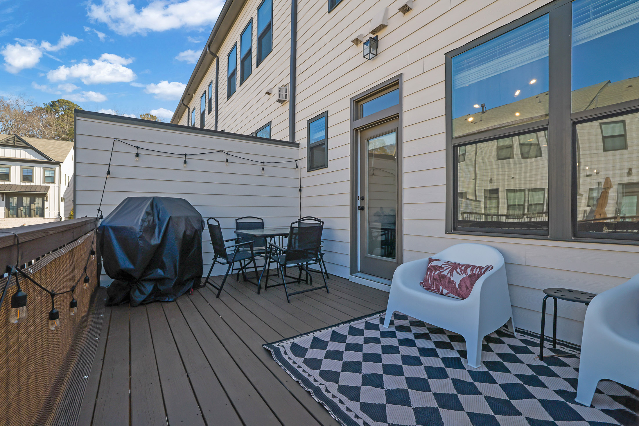  Thoughtfully Designed Townhome in Gated Enclave - 物件實景