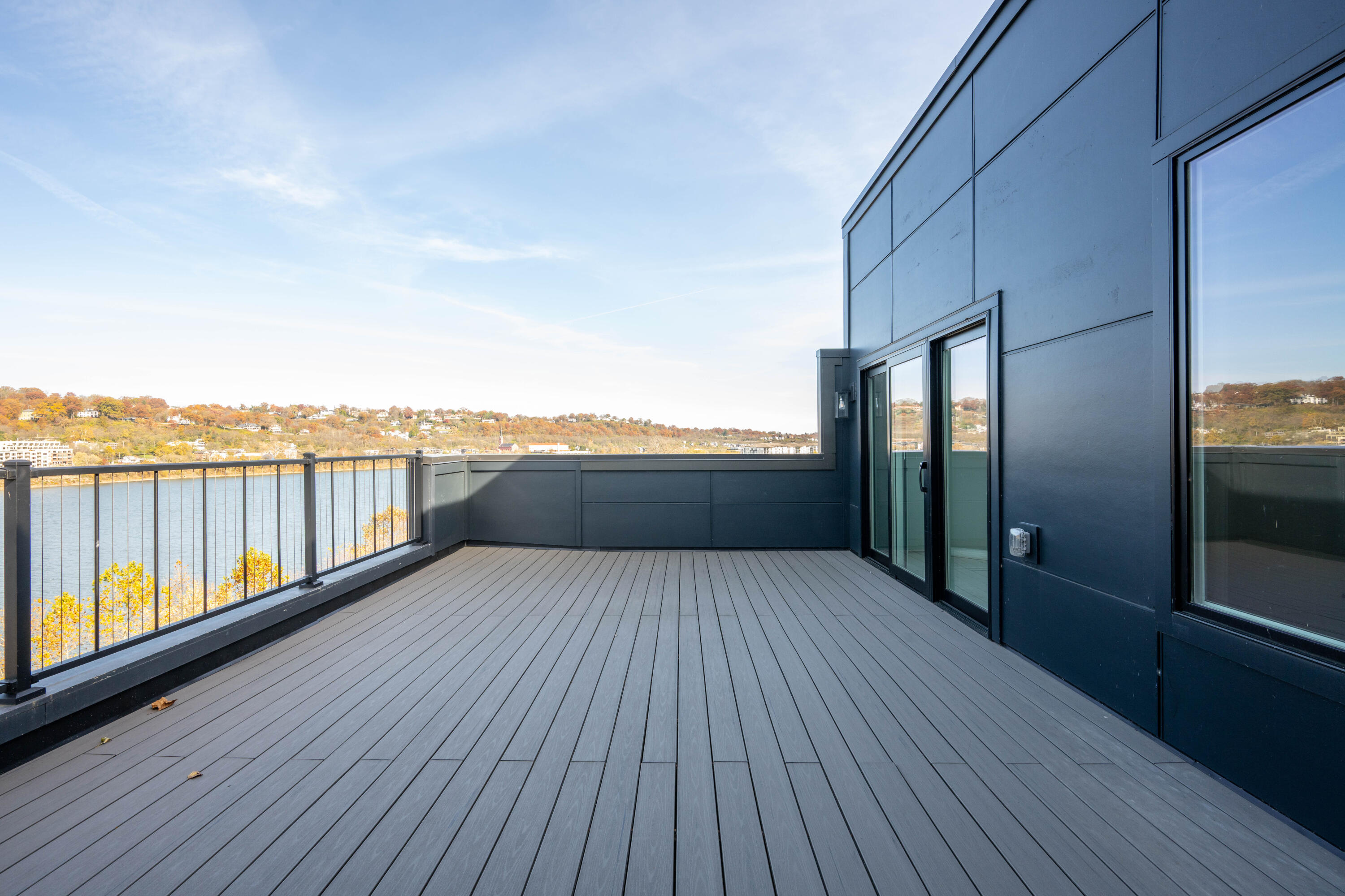 Dayton, Kentucky, 41074, United States, 2 Bedrooms Bedrooms, ,3 BathroomsBathrooms,Residential,For Sale,1994869