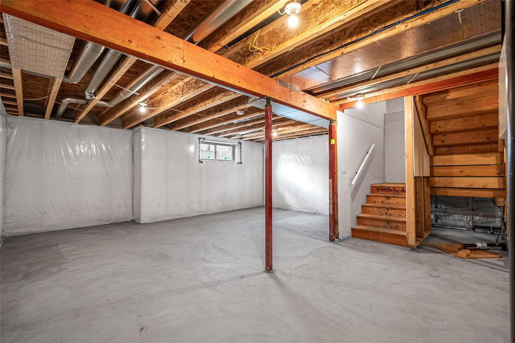 WINNIPEG, Manitoba, R2V 5C8, CA, 3 Bedrooms Bedrooms, ,2 BathroomsBathrooms,Residential,For Sale,1947801