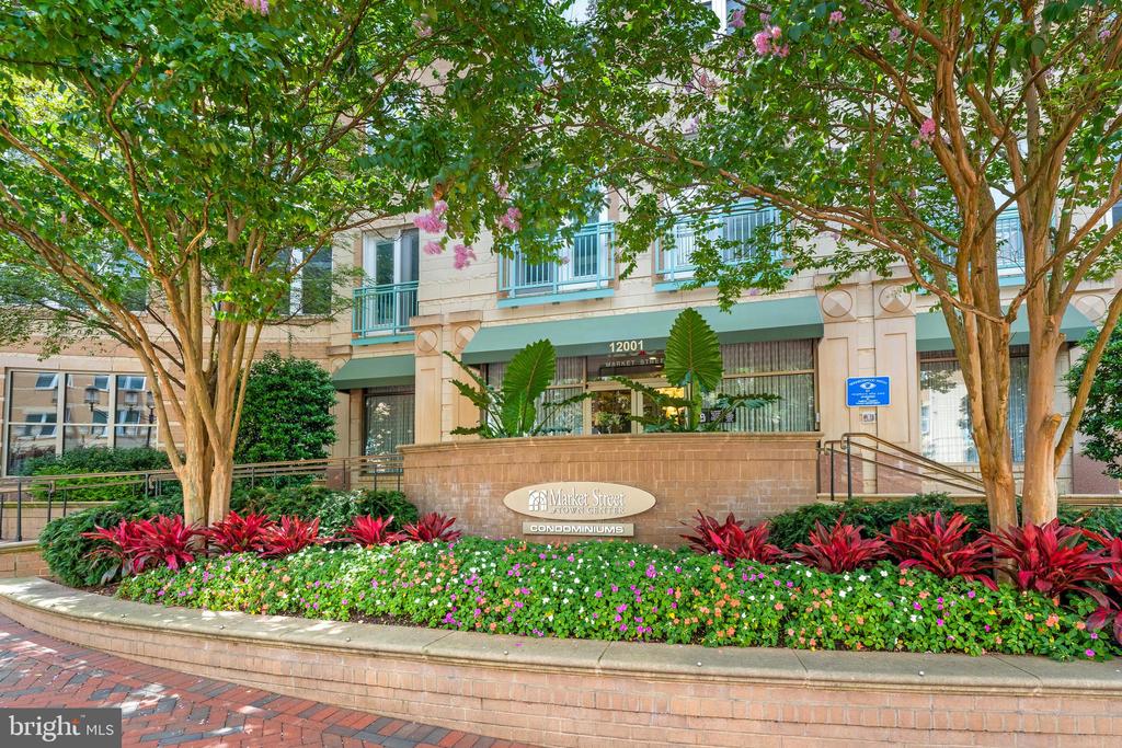Reston, Virginia, 20190, United States, 2 Bedrooms Bedrooms, ,2 BathroomsBathrooms,Residential,For Sale,1904238