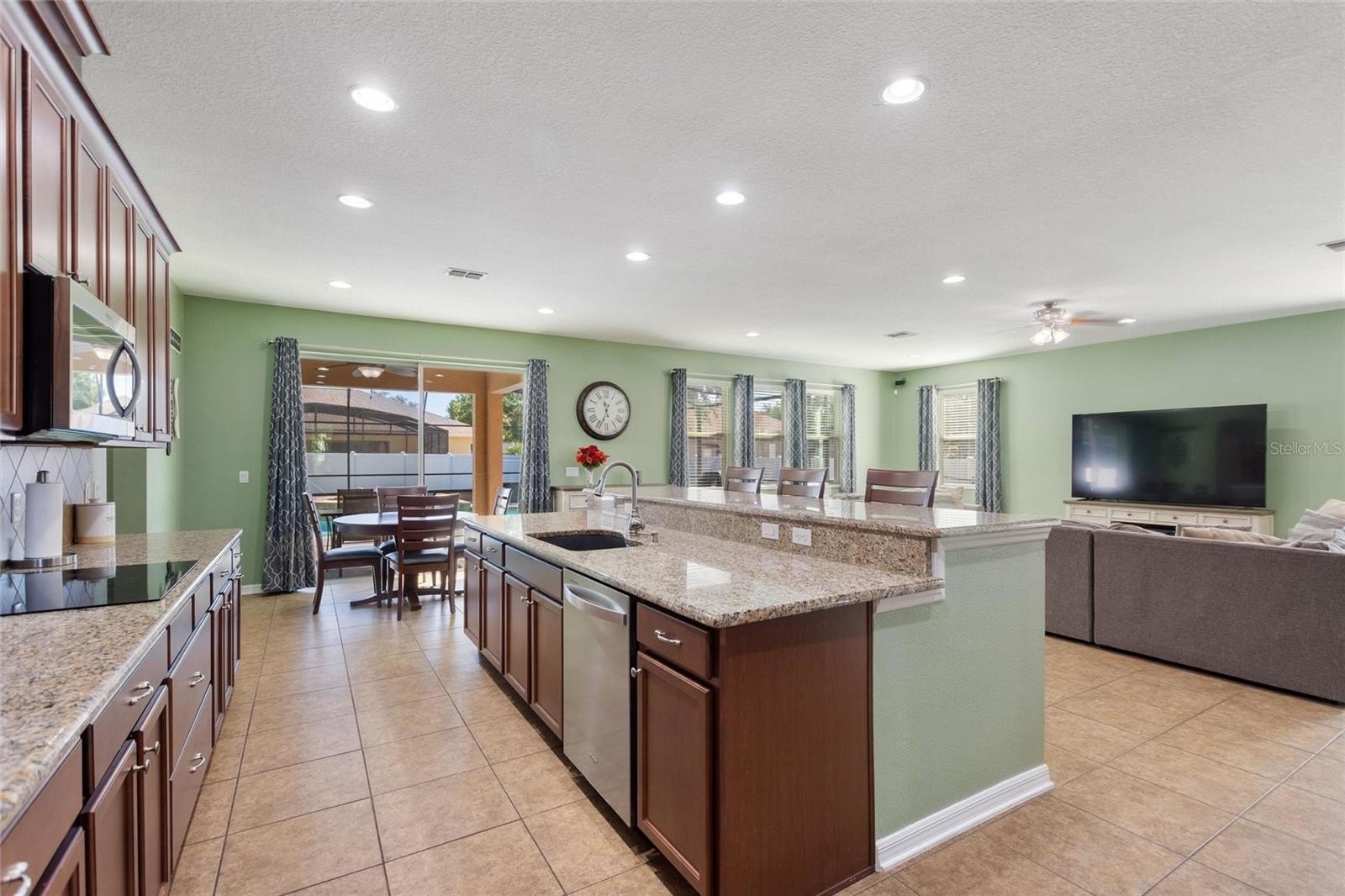 AUBURNDALE, Florida, 33823, United States, 5 Bedrooms Bedrooms, ,5 BathroomsBathrooms,Residential,For Sale,1986097