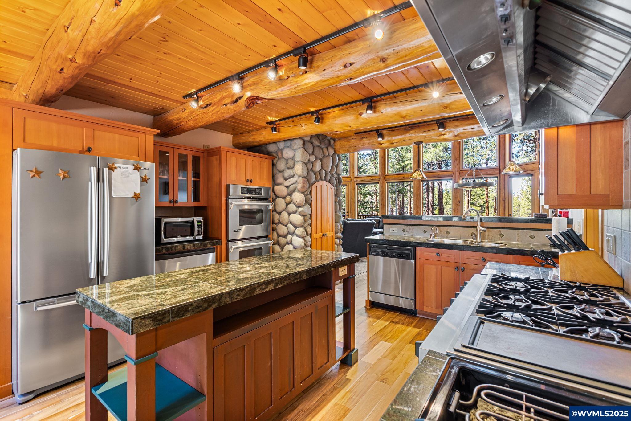 Sisters, Oregon, 97759, United States, 3 Bedrooms Bedrooms, ,6 BathroomsBathrooms,Residential,For Sale,1784576